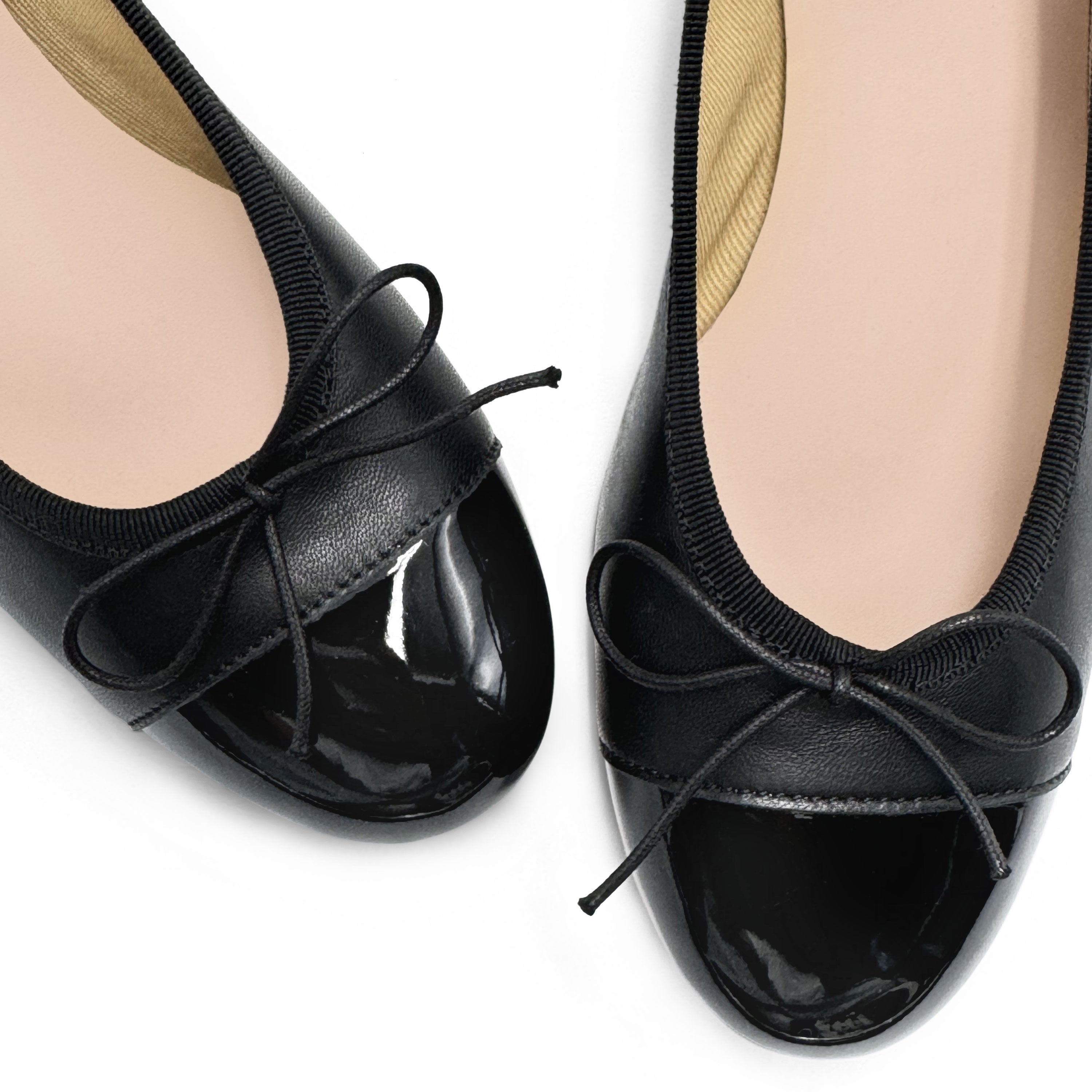 Ballerines noires en cuir à talon haut et bout verni