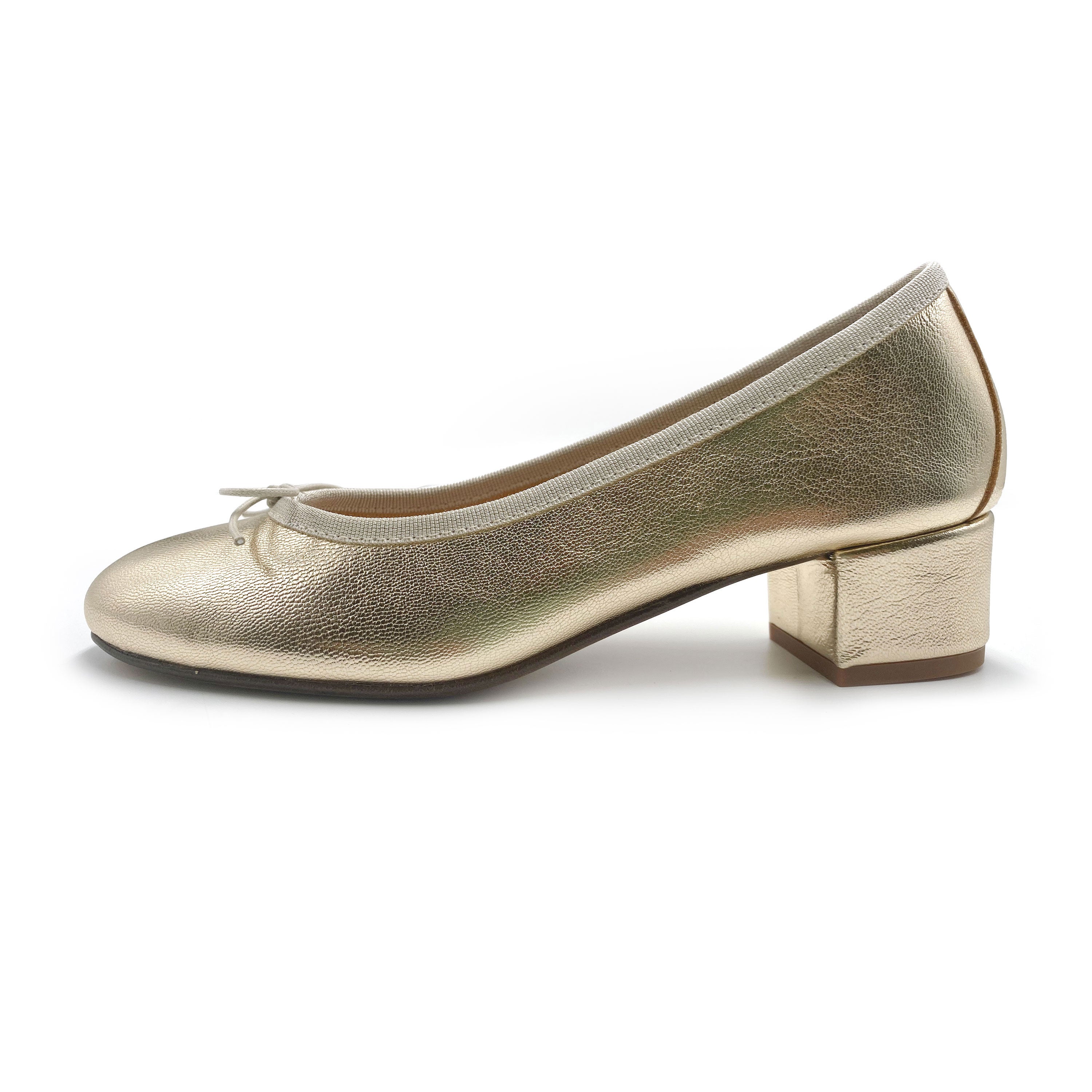 Ballerine in pelle laminata platino con tacco alto