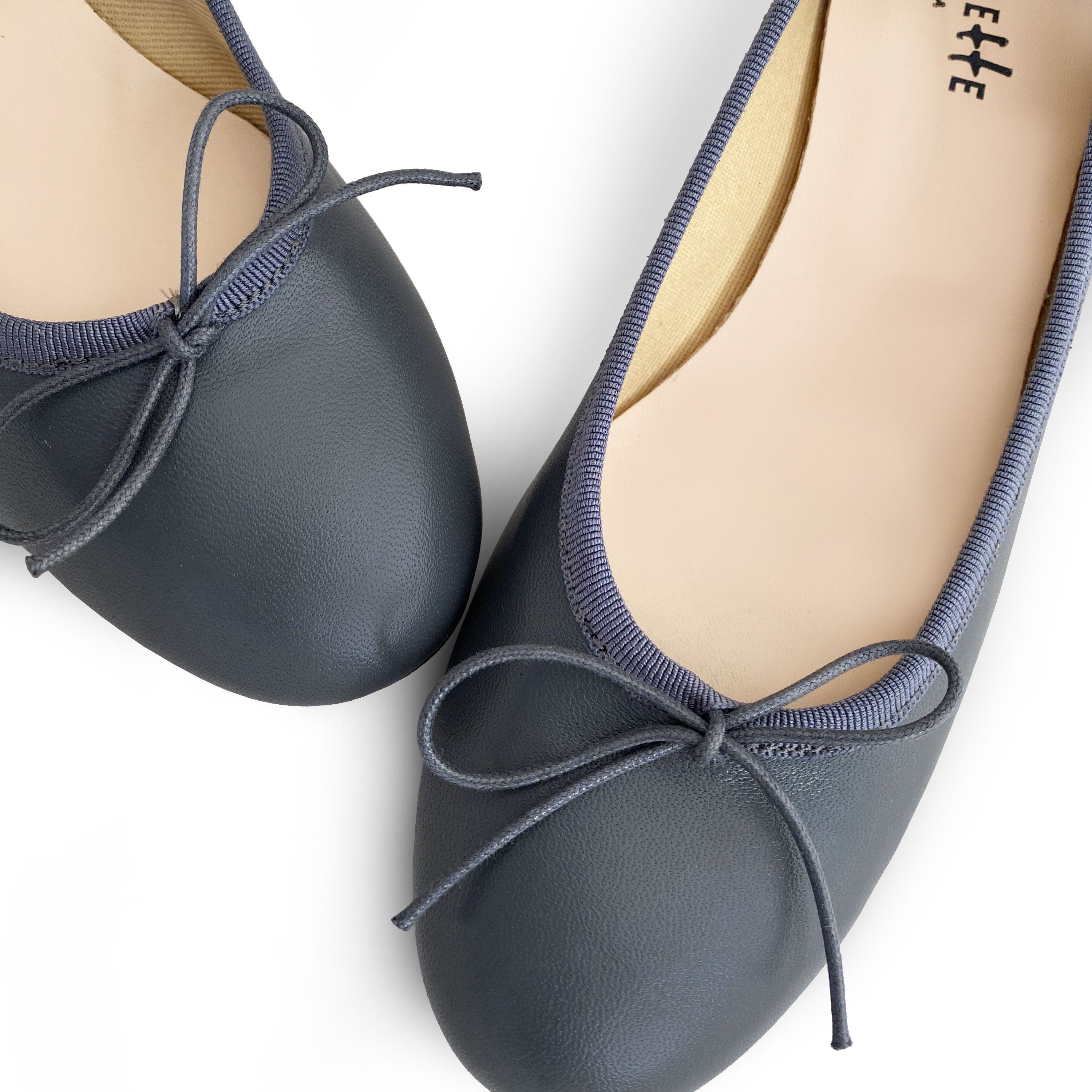 Ballerines en cuir gris fumé avec talon haut