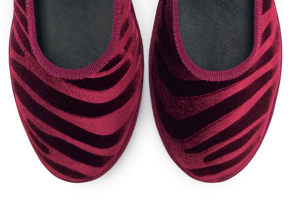 Bordeauxfarbene Mary Jane Friulane mit Zebra-Print aus Samt