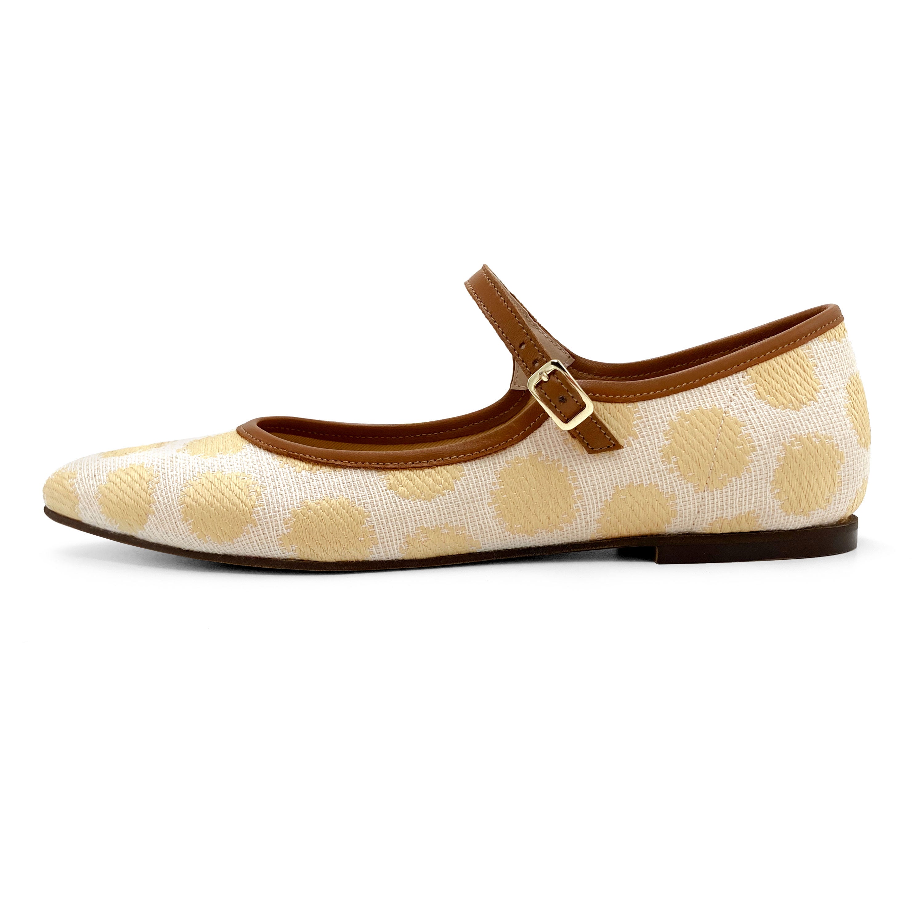 Sommerliche Mary Jane Ballerinas aus beiger Raffia mit Punkten und Lederriemen