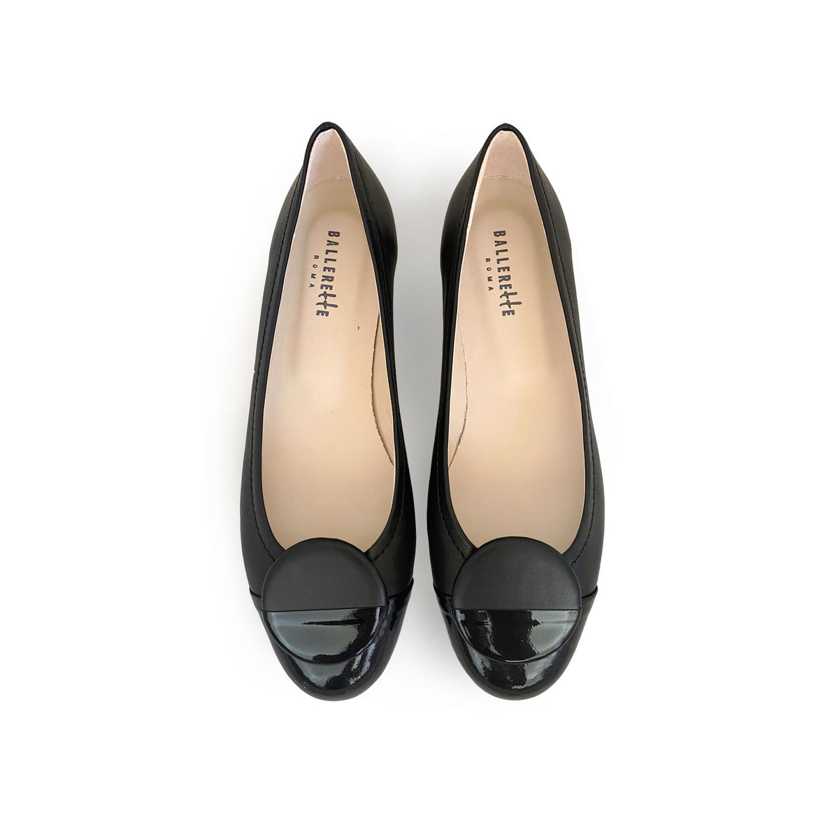 Ballerine nere in pelle e punta in vernice nera con bottone
