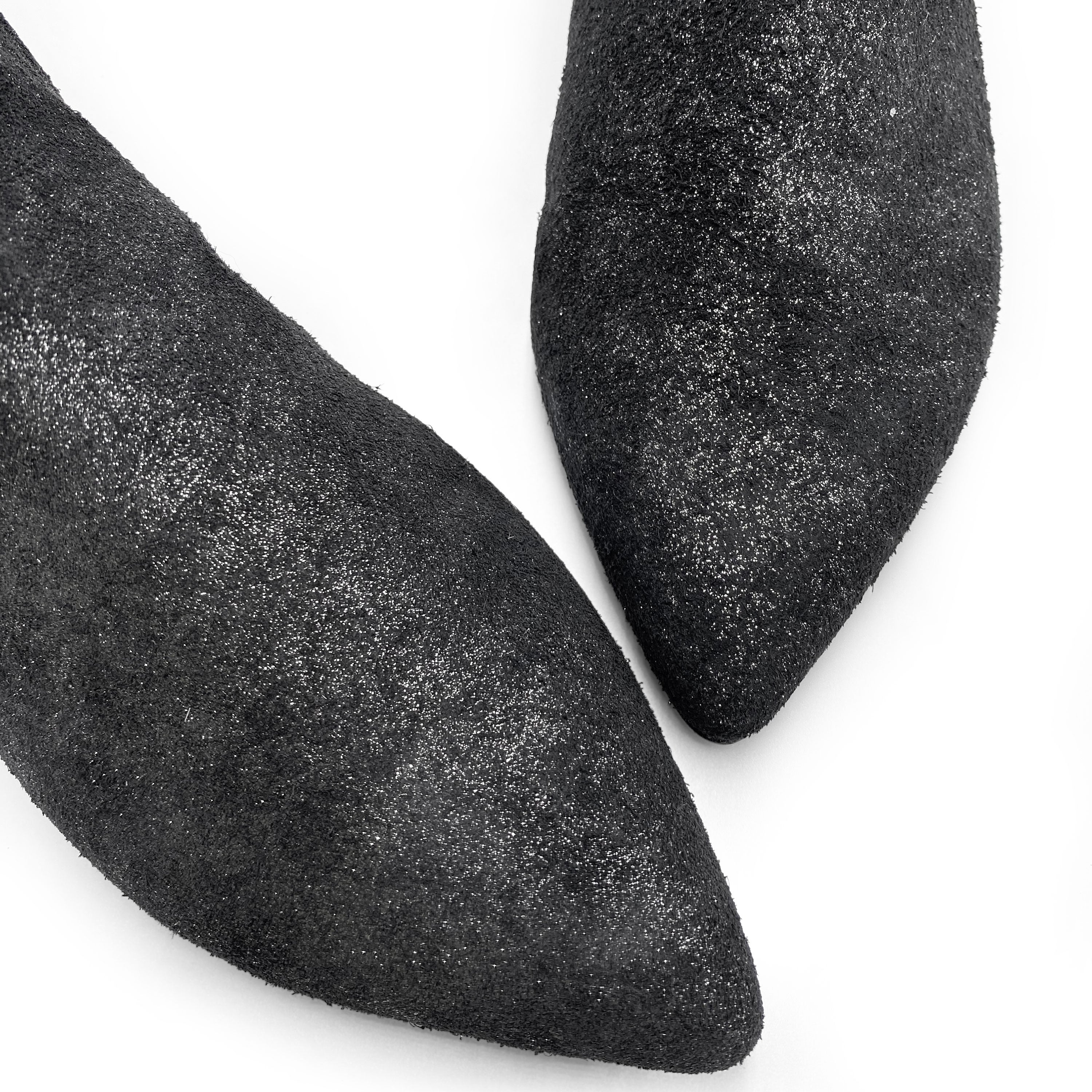 Stivaletti con tacco interno in camoscio glitterato nero