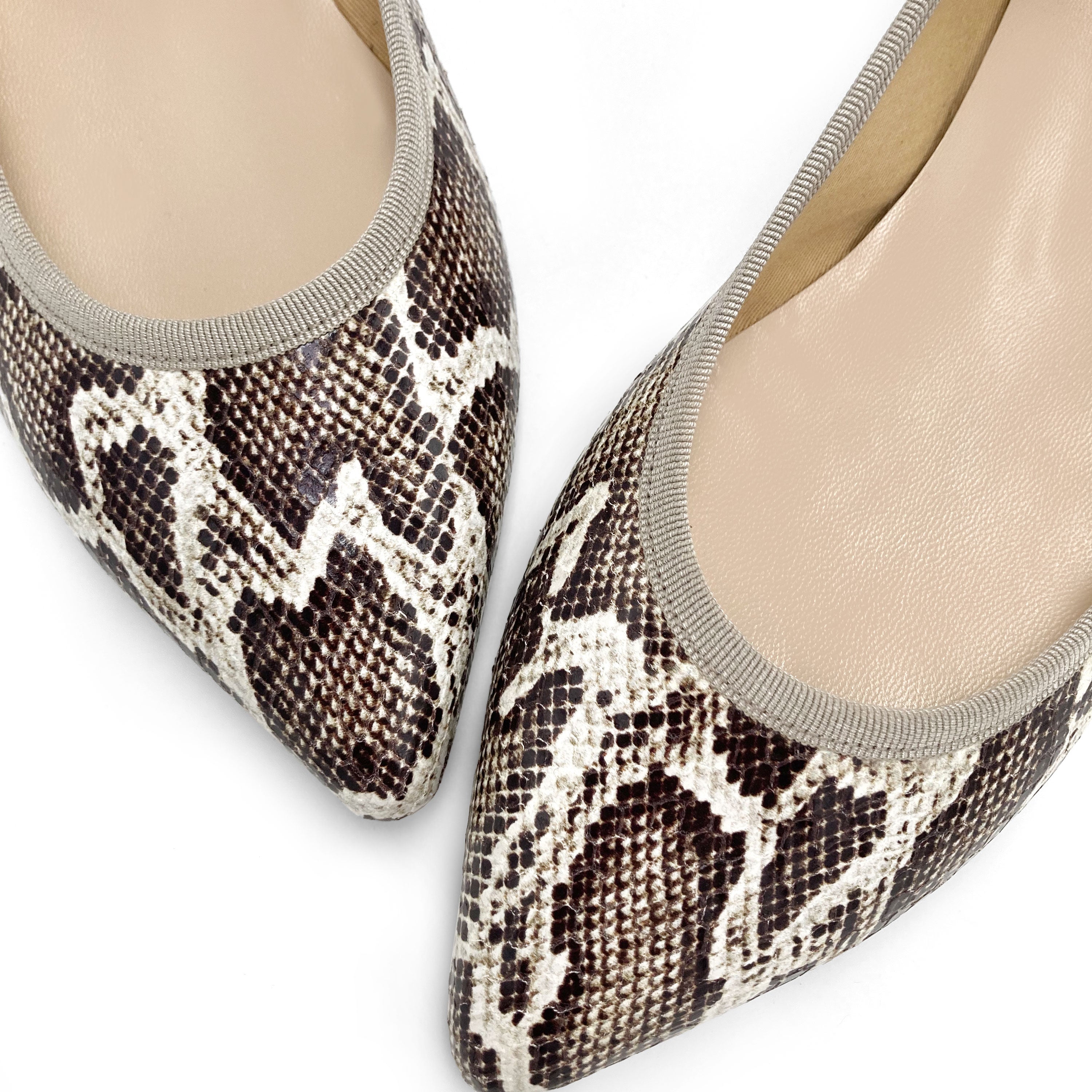 Ballerinas mit spitzer Spitze in Animal-Print-Python-Optik aus Leder
