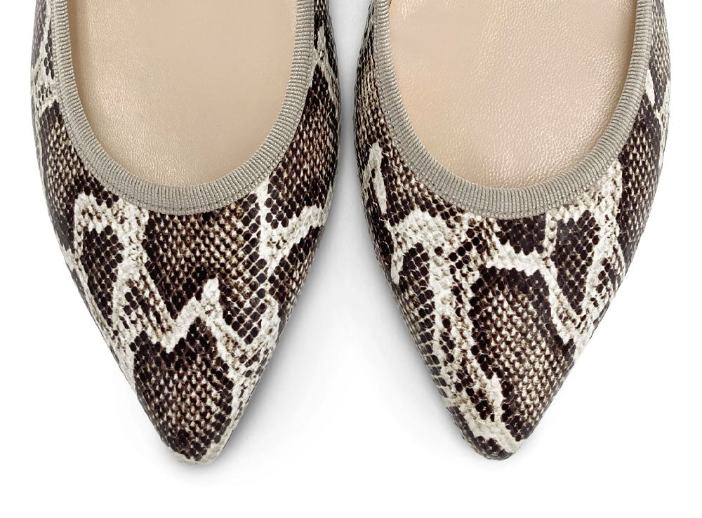 Ballerinas mit spitzer Spitze in Animal-Print-Python-Optik aus Leder