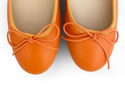Kürbisfarbene Lederballerinas