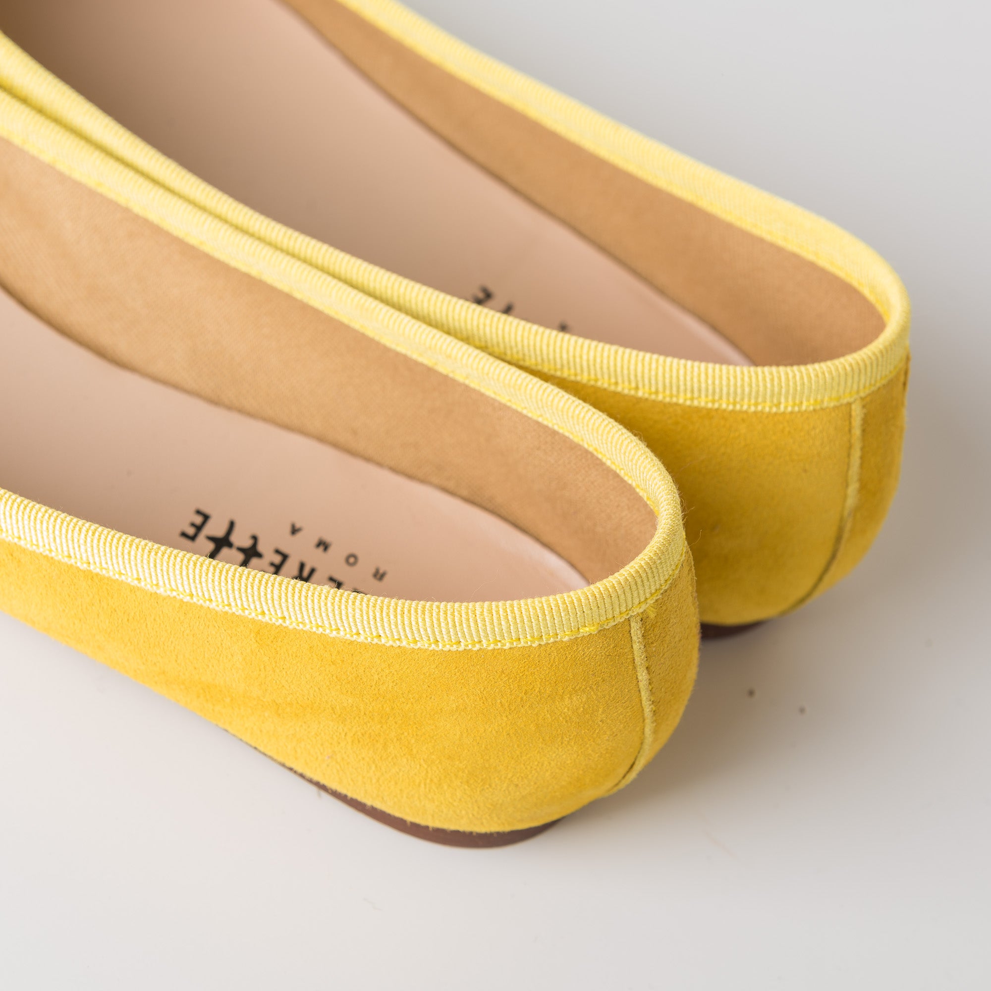Ballerines en daim jaune