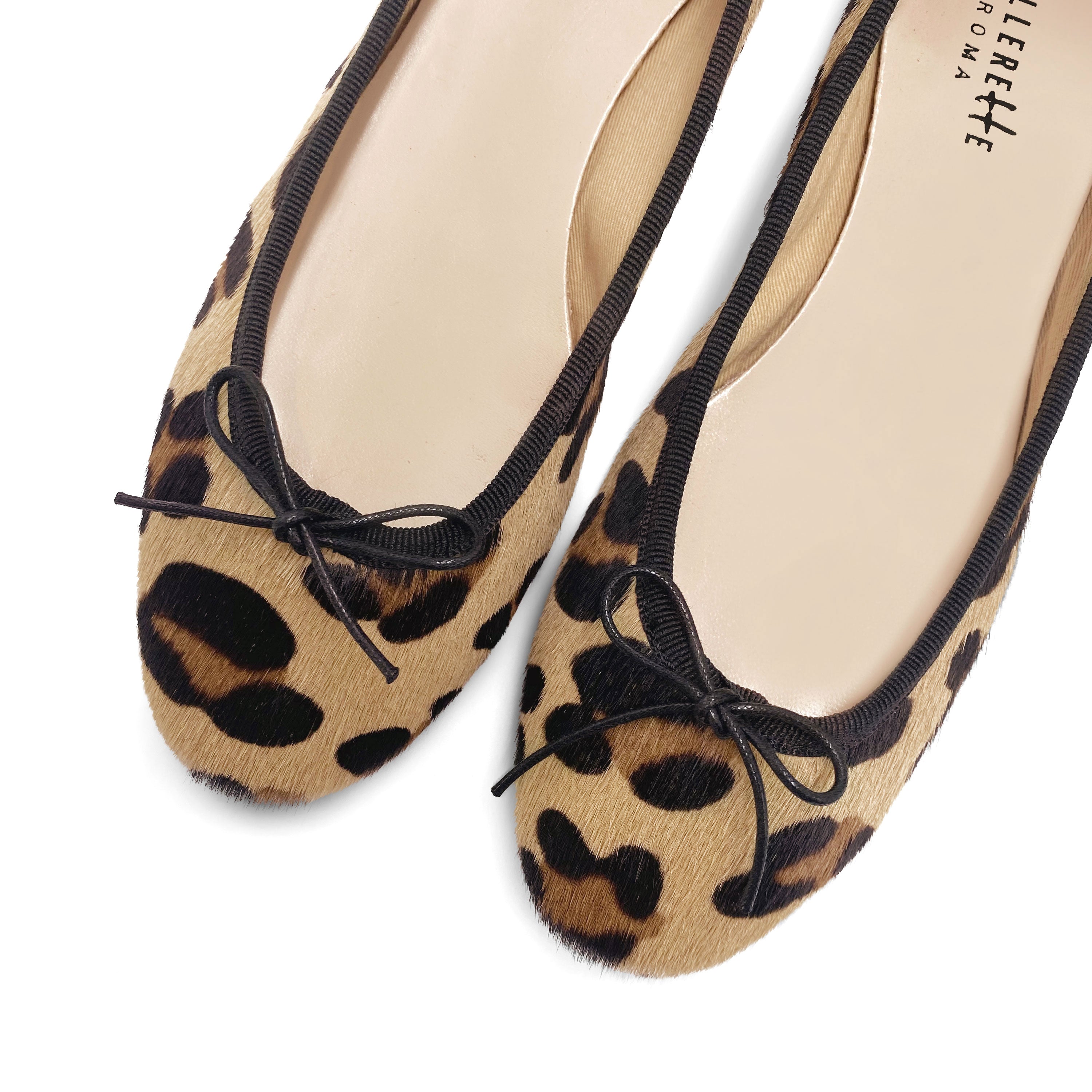Gefleckte Animal-Print Ballerinas aus Rindsfell