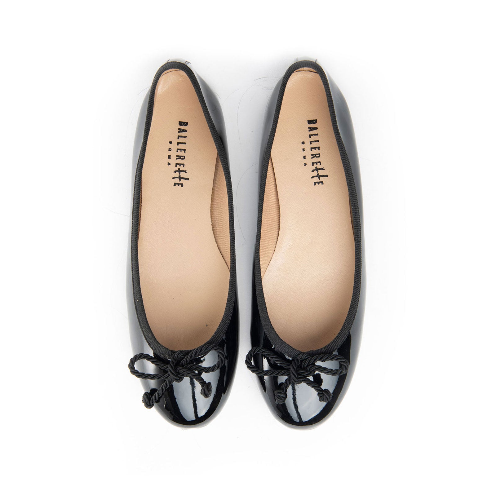 Ballerine nere in vernice con fiocchetto in cordone