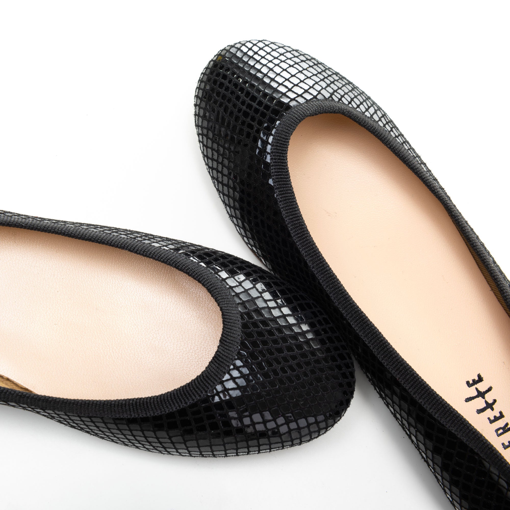 Ballerine animalier nere in camoscio laminato