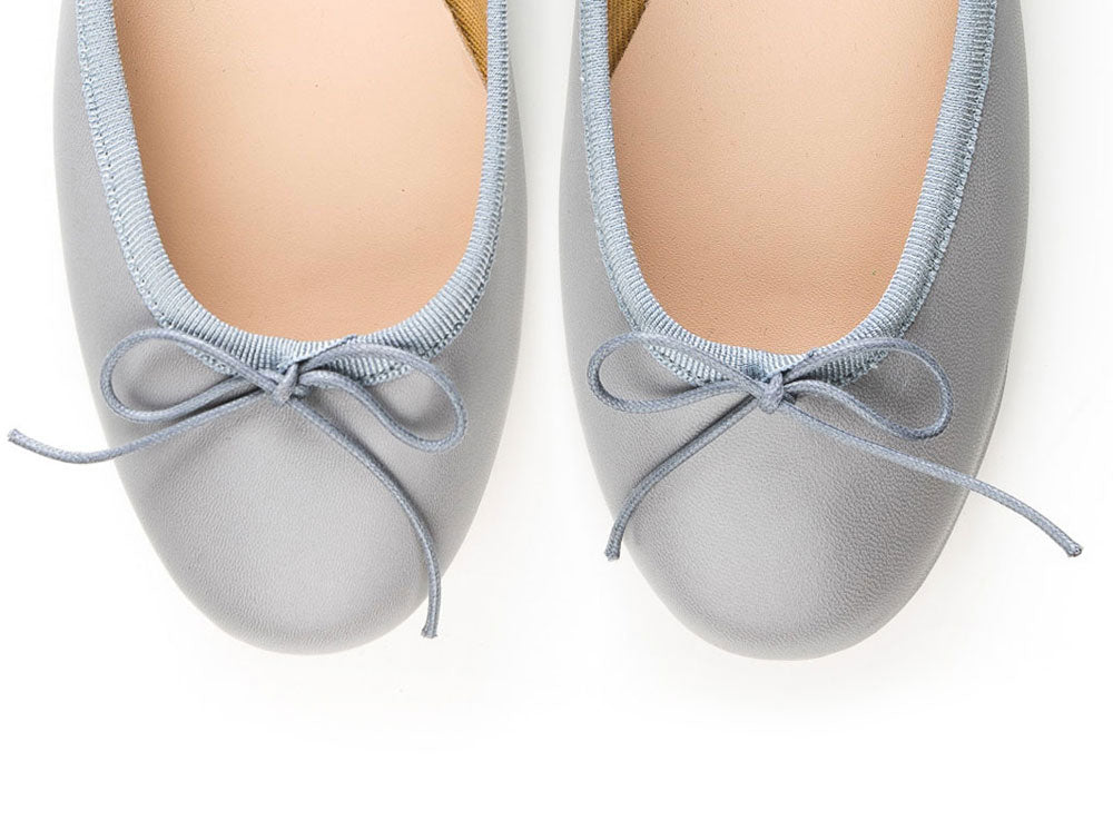 Hellgraue Lederballerinas