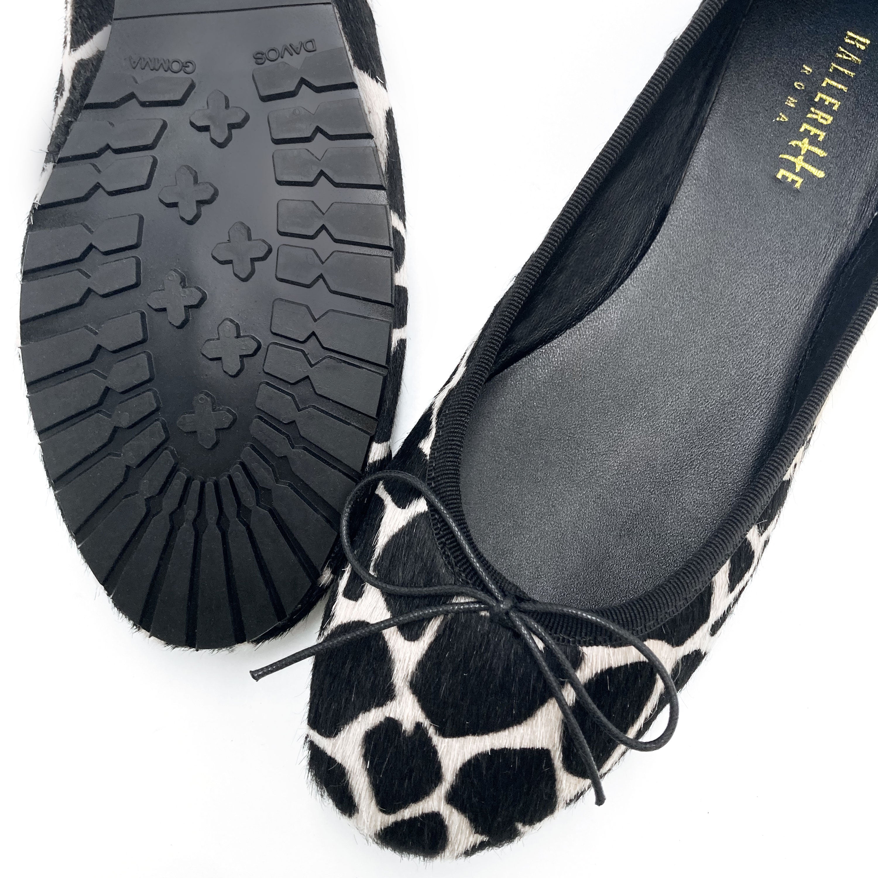 Ballerines animalier en poney tacheté noir et blanc