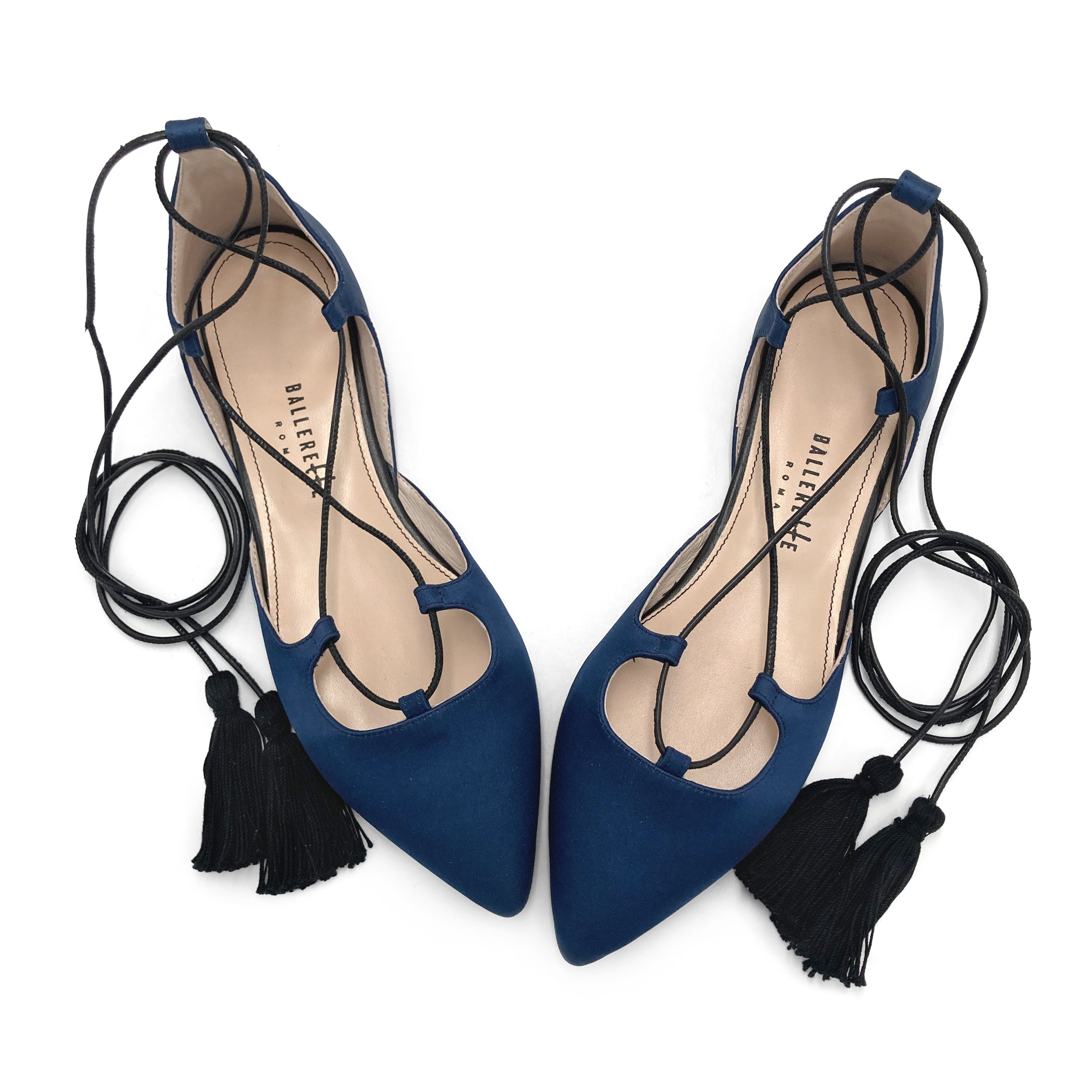 TT GO GREEN COLLECTION - Blaue Ballerinas aus recyceltem Satin mit Gladiator-Schnürung