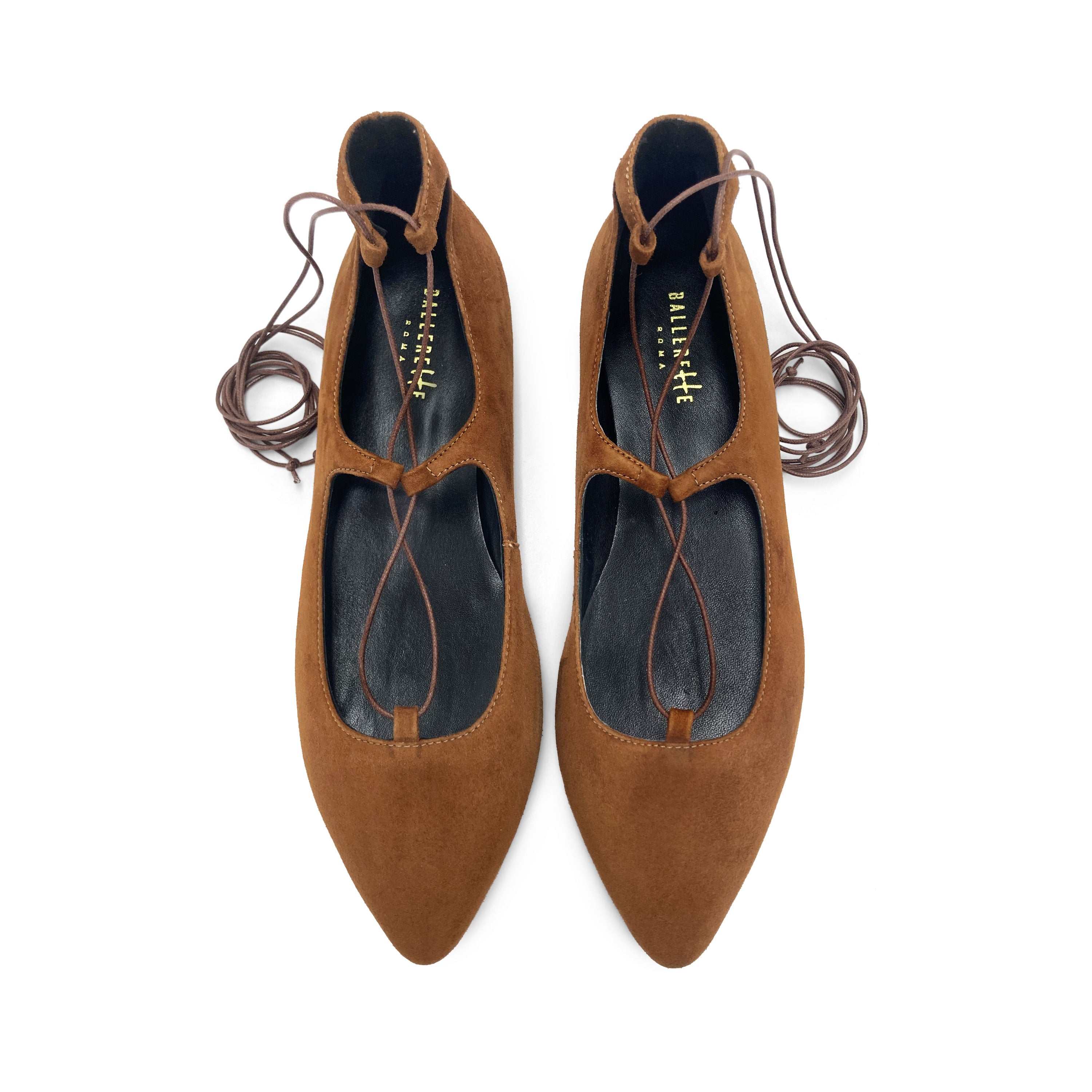 Braune Ballerinas aus Wildleder mit spitzer Spitze und Gladiator-Schnürung