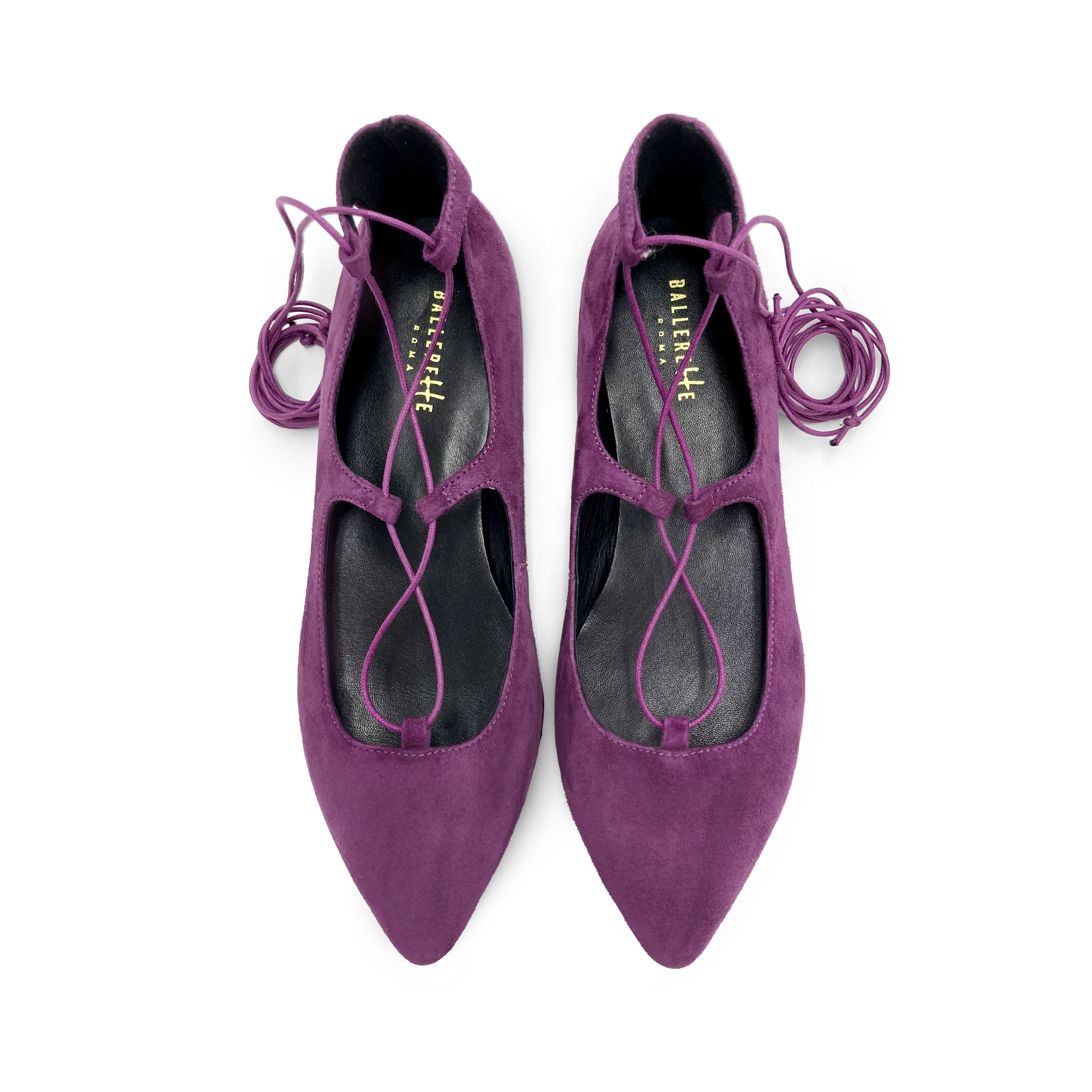 Lilafarbene Ballerinas aus Wildleder mit spitzer Spitze und Gladiator-Schnürung