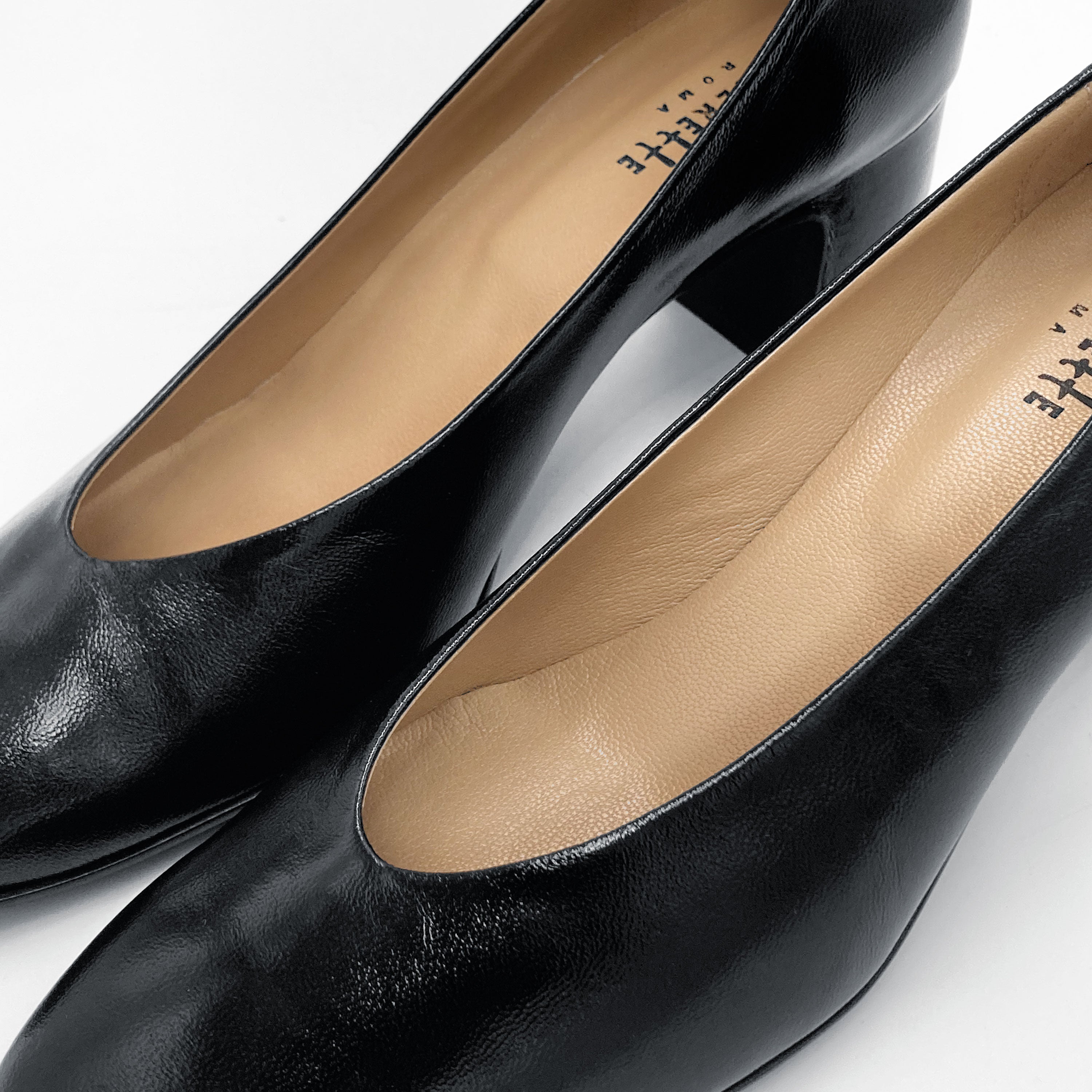 Schwarze Lackleder-Ballerinas mit quadratischer Spitze und bequemem hohem Absatz