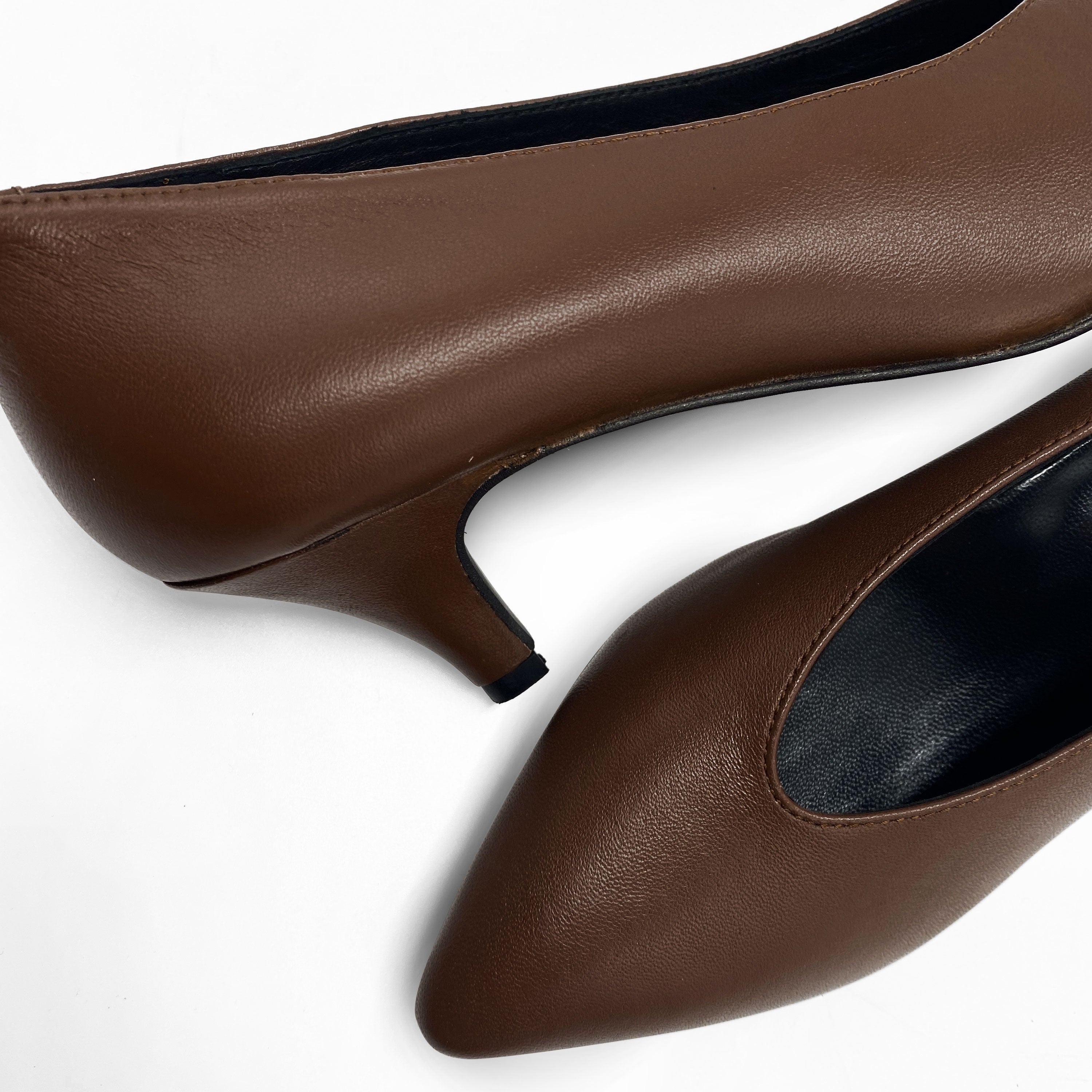 Chaussures décolletées en cuir marron à col V et talon