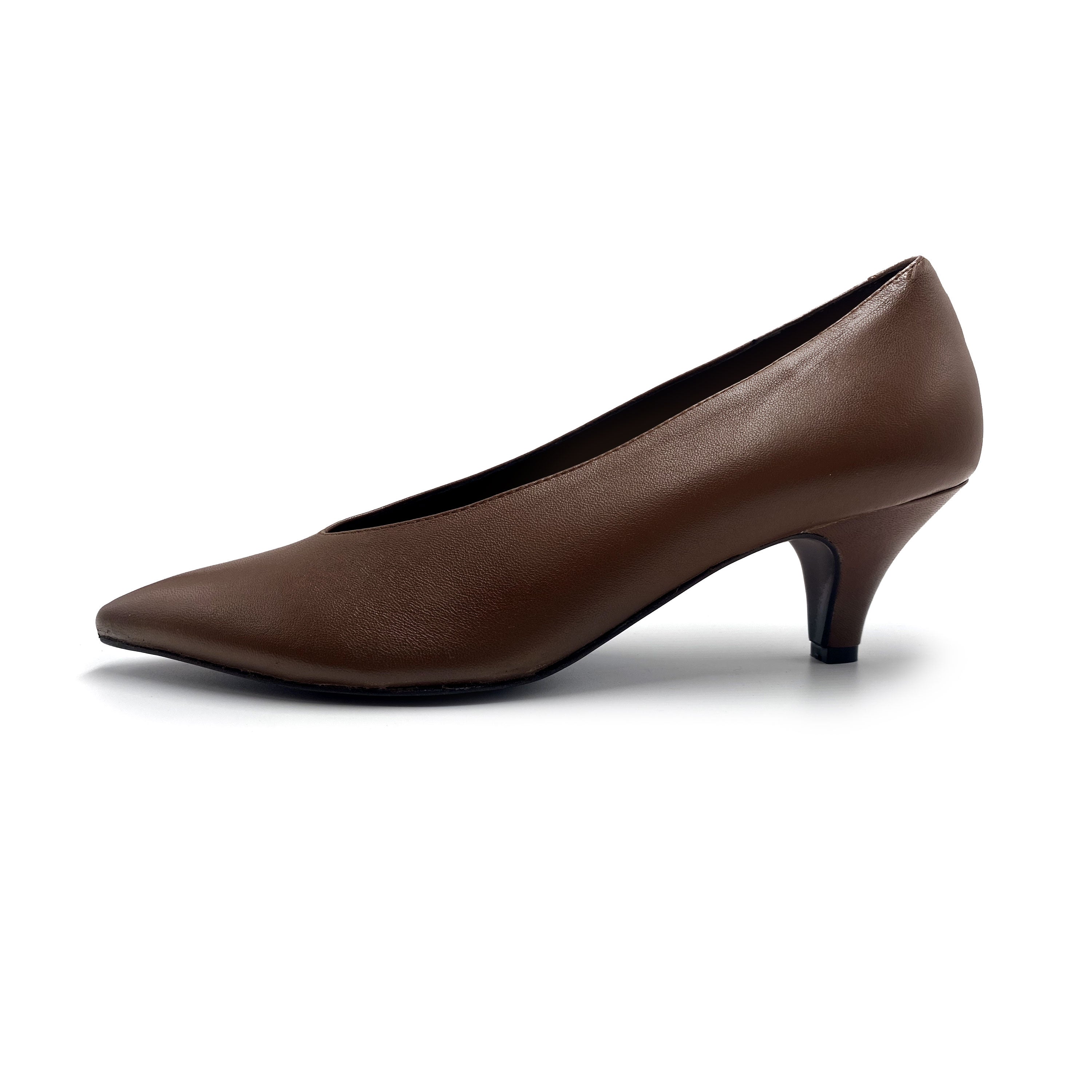 Chaussures décolletées en cuir marron à col V et talon