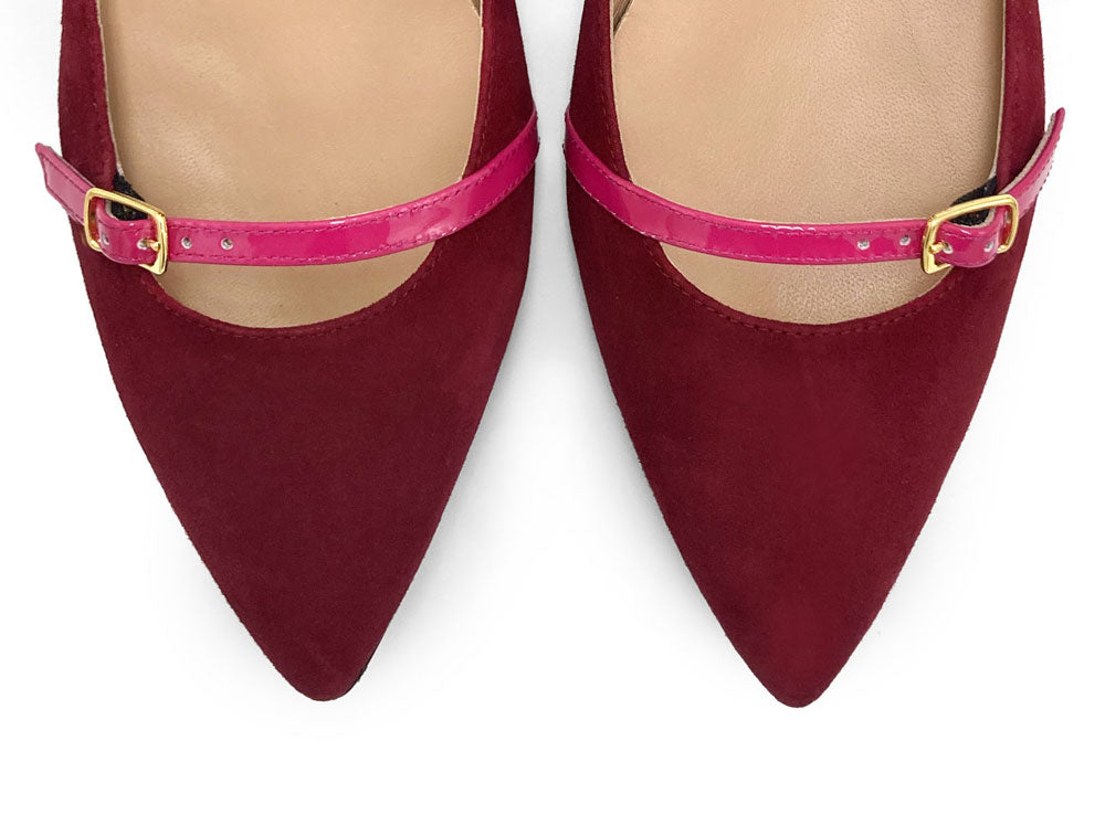 Ballerine a punta bordeaux in camoscio con cinturini fucsia
