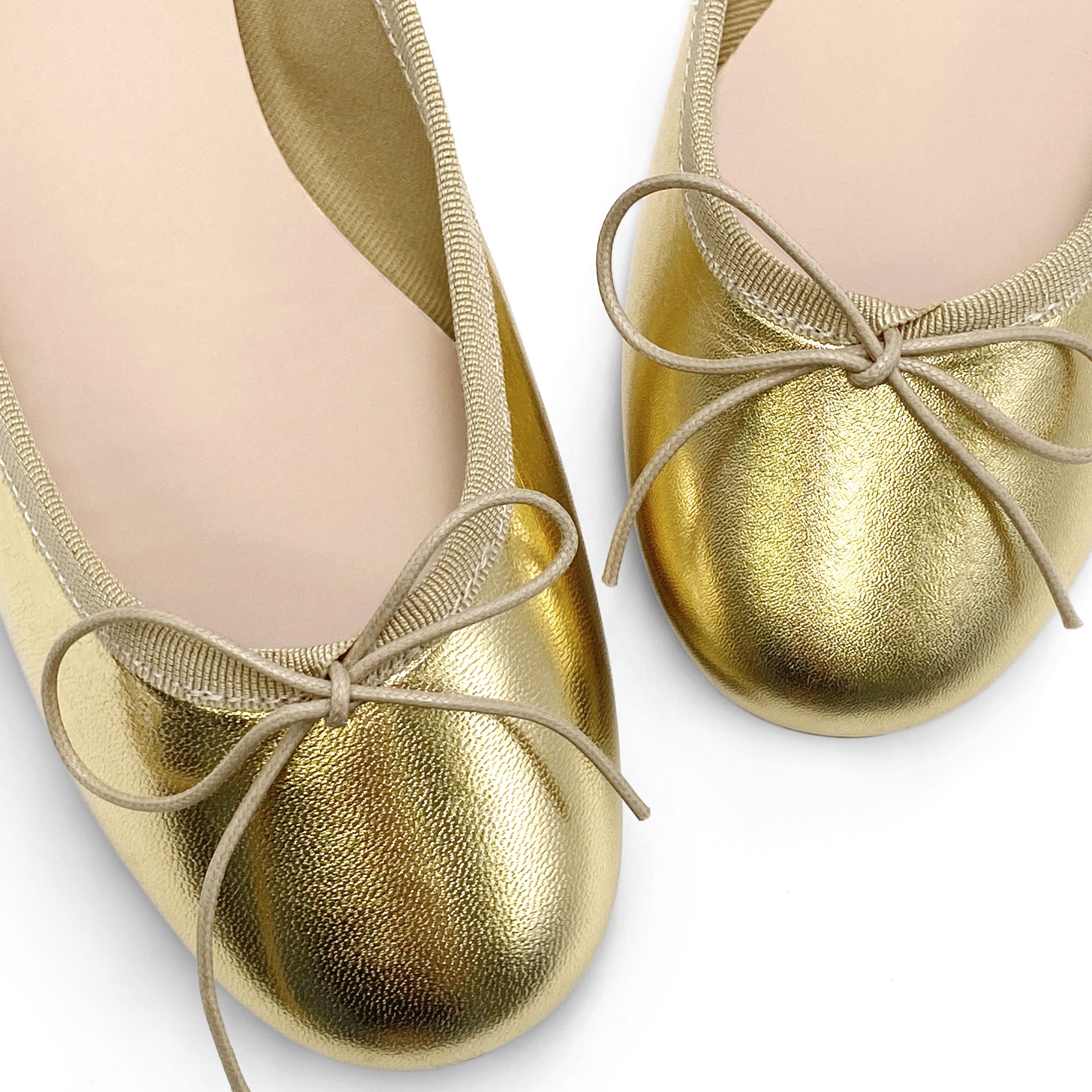 Ballerines dorées en cuir laminé