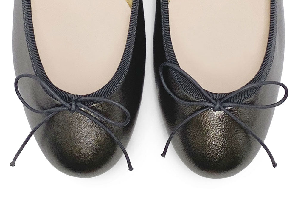 Ballerines grises en cuir laminé