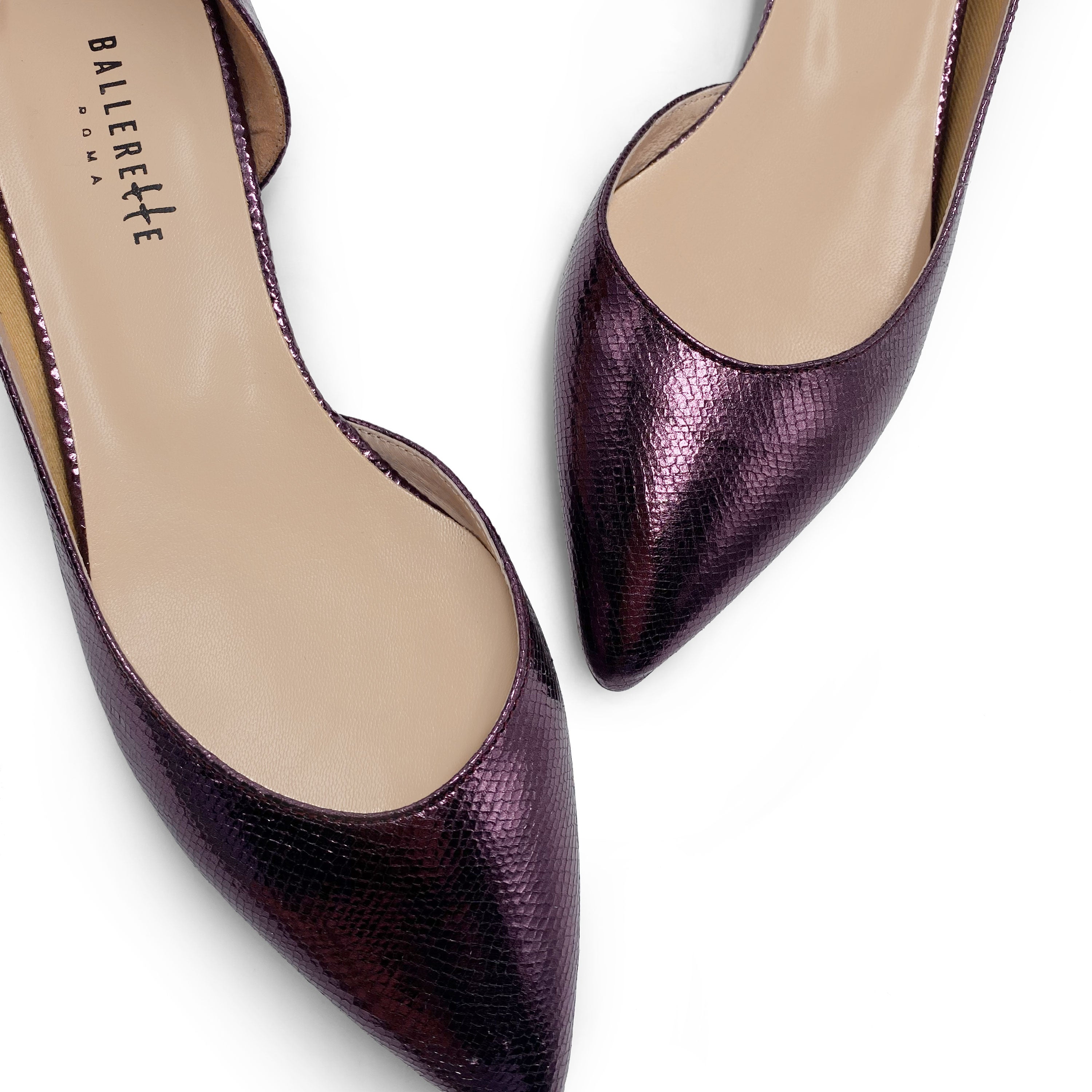 Ballerines violettes à bout pointu et ouvert effet laminé