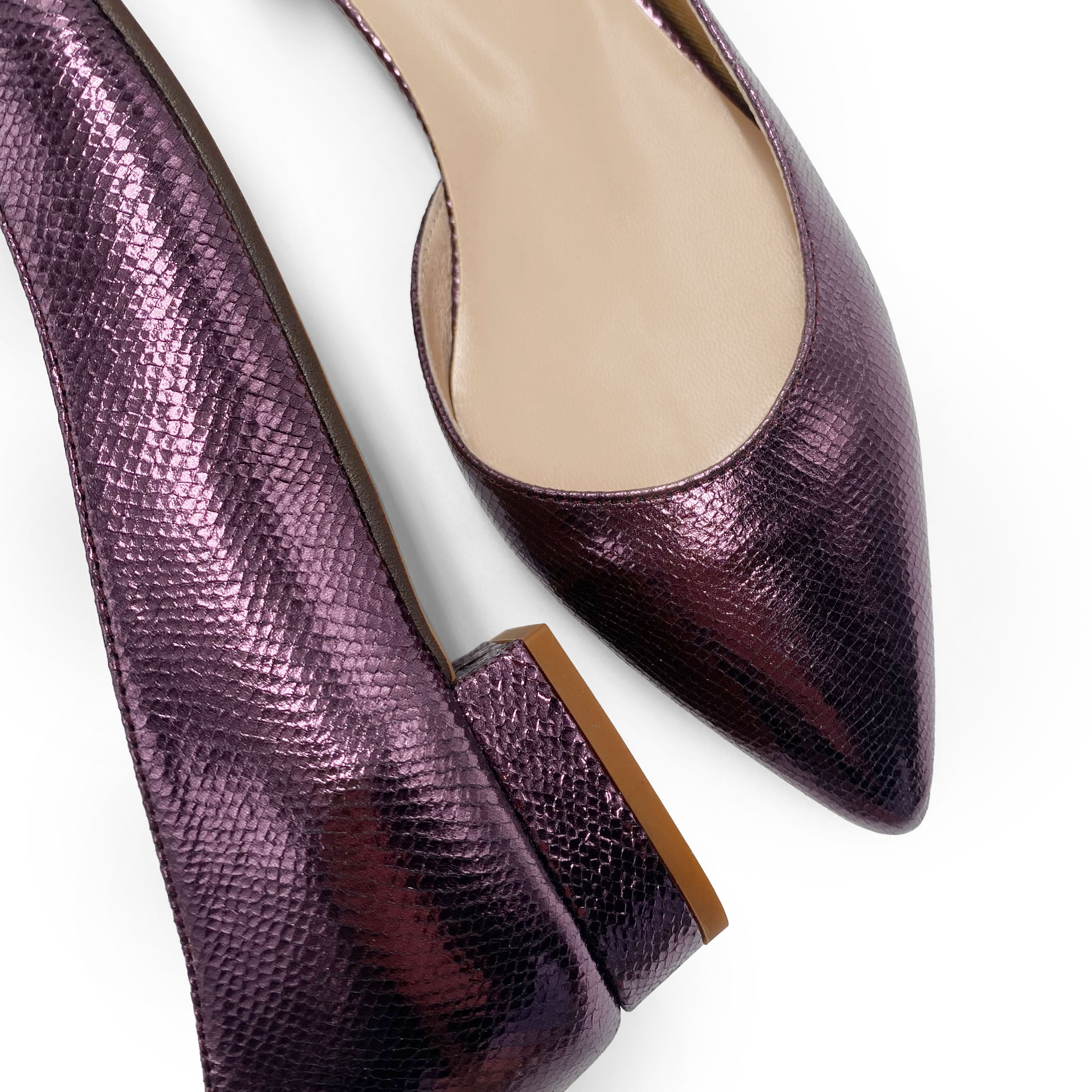 Ballerines violettes à bout pointu et ouvert effet laminé