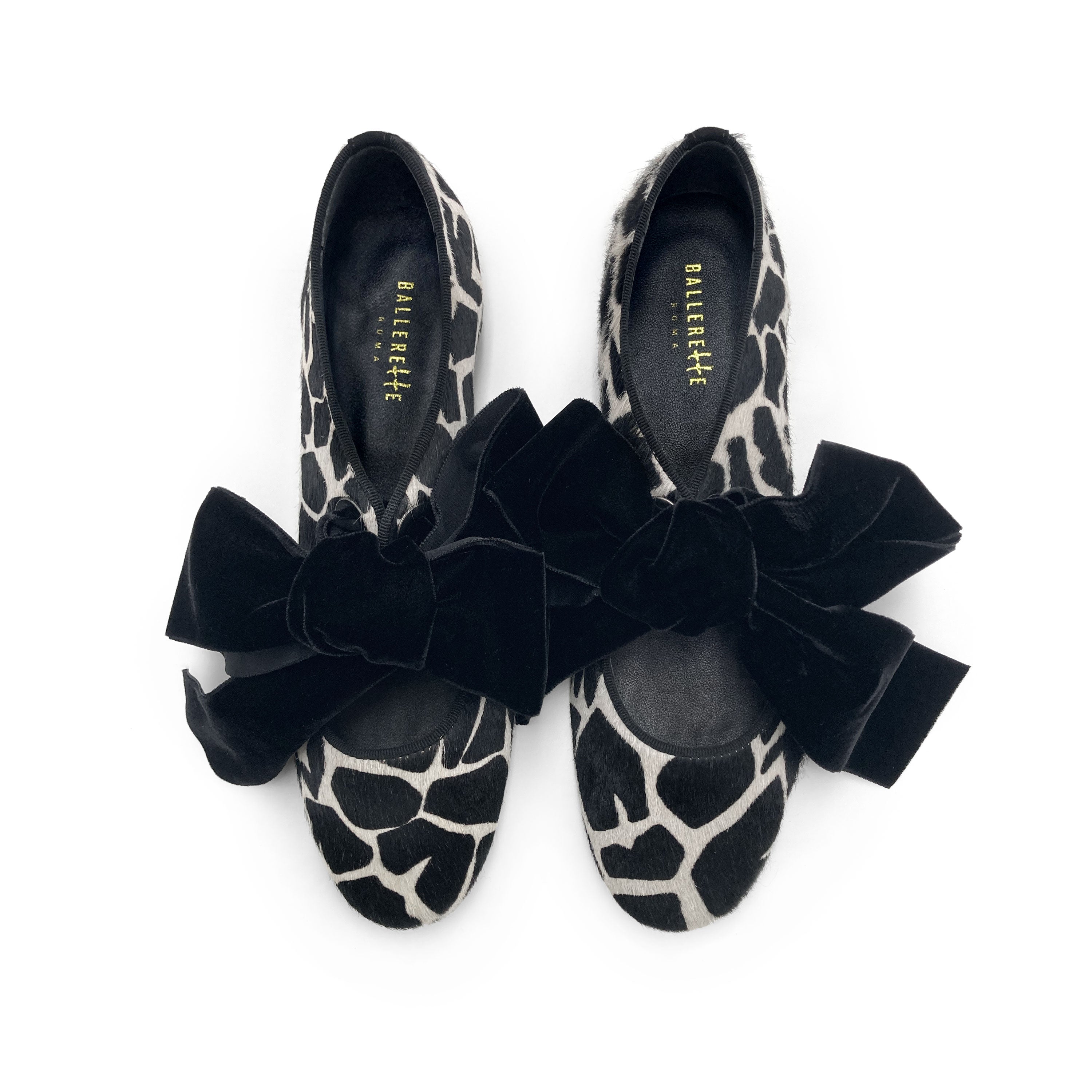 Damen‑Schuhe aus schwarz-weiß geflecktem Ponyfell 
