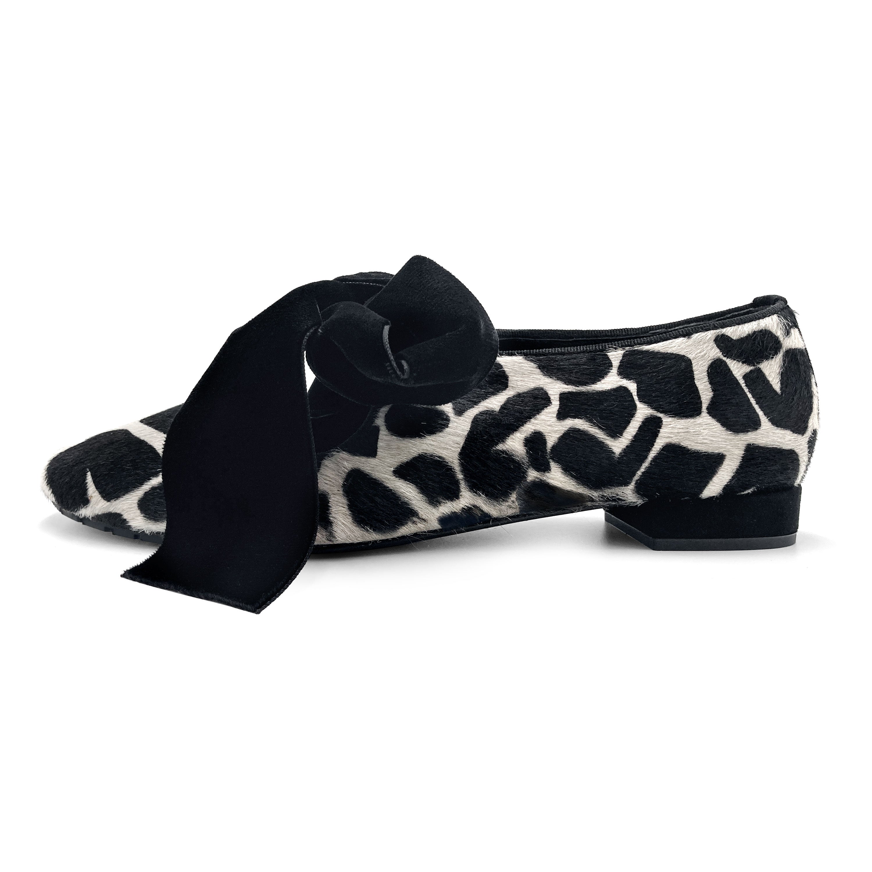 Chaussures femme animalier en poney tacheté noir et blanc
