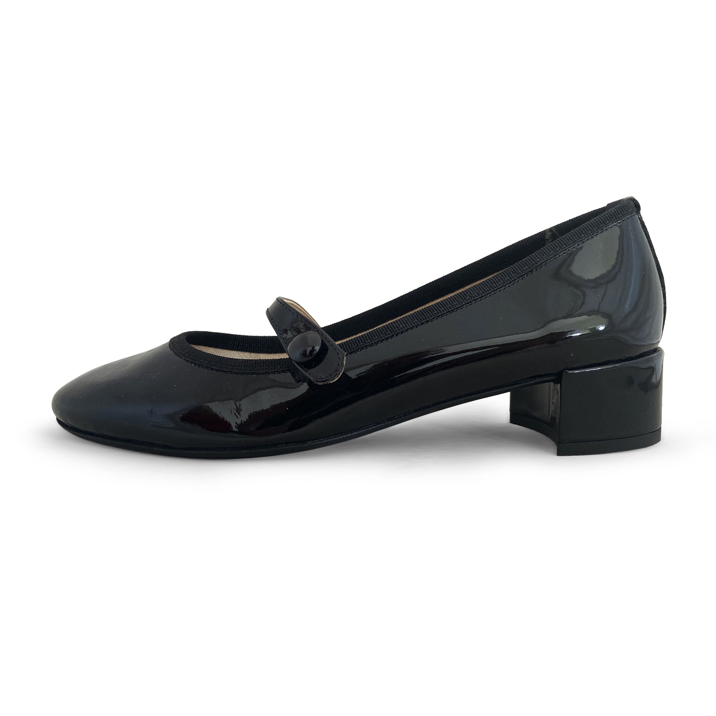 Schwarze Mary Jane Ballerinas aus Lackleder mit Riemen und Absatz
