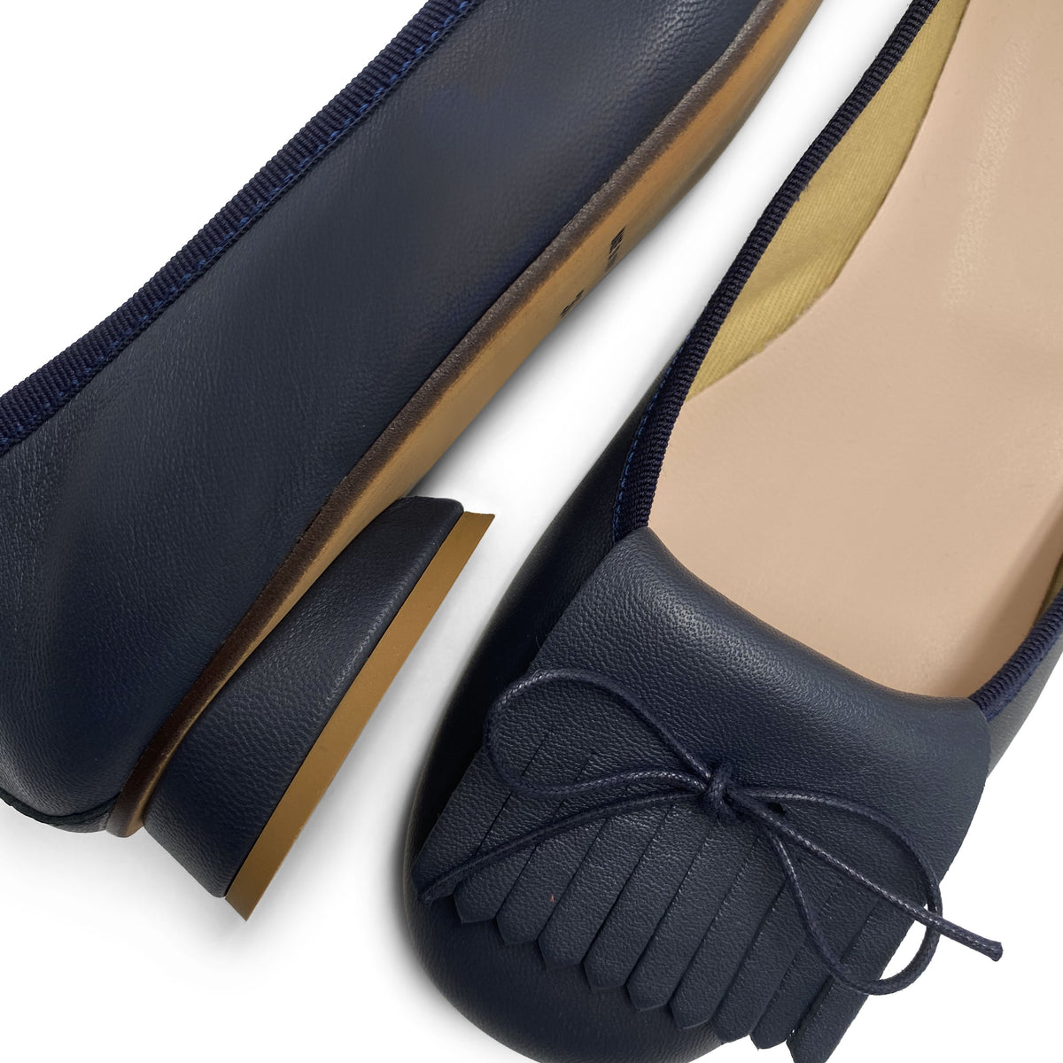 Blaue Leder-Slipper mit Absatz und Fransen