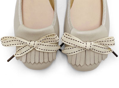 Beige Leder-Slipper mit Absatz und Fransen