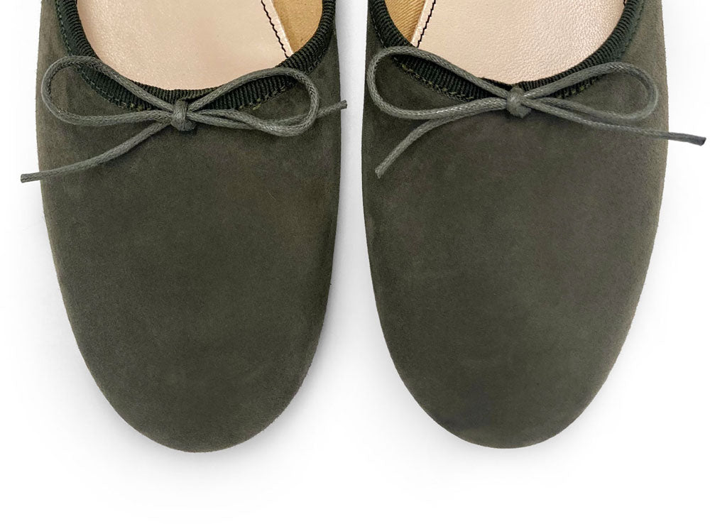 Ballerines "à gants" femme vert olive en daim