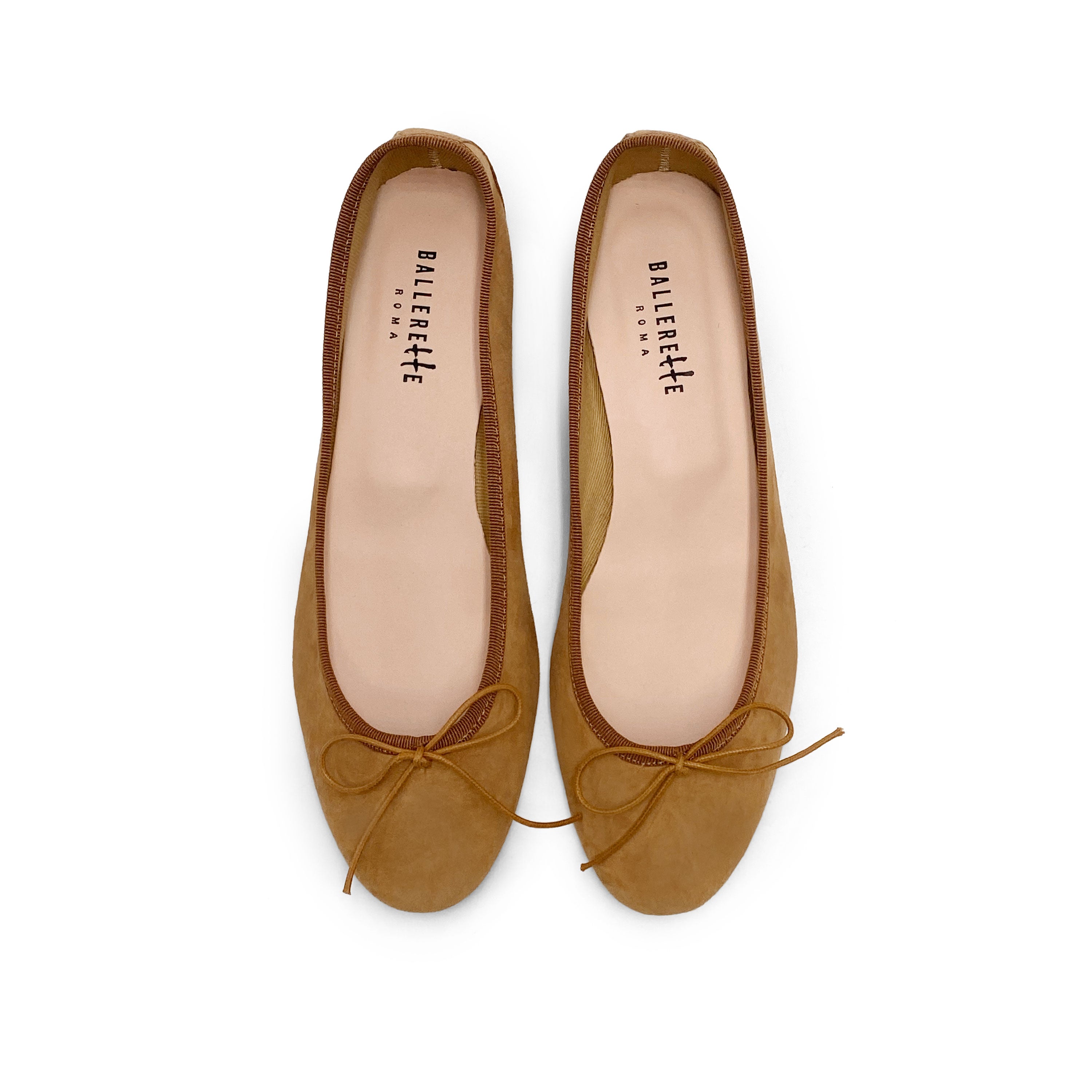 Ballerines en daim couleur cuir à talon