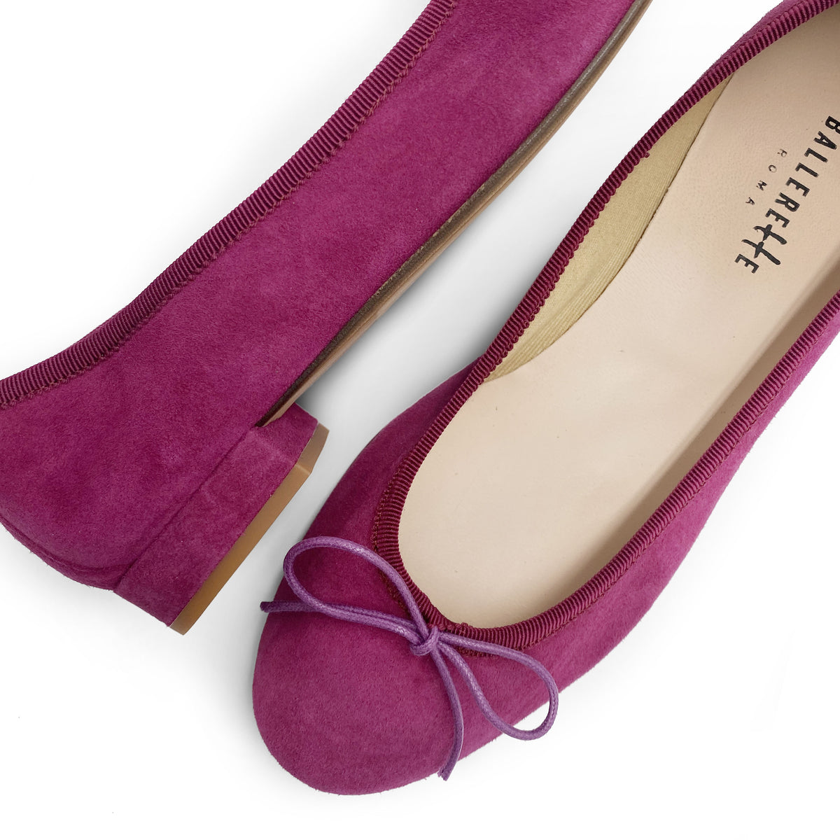 Ballerines en daim prune avec talon
