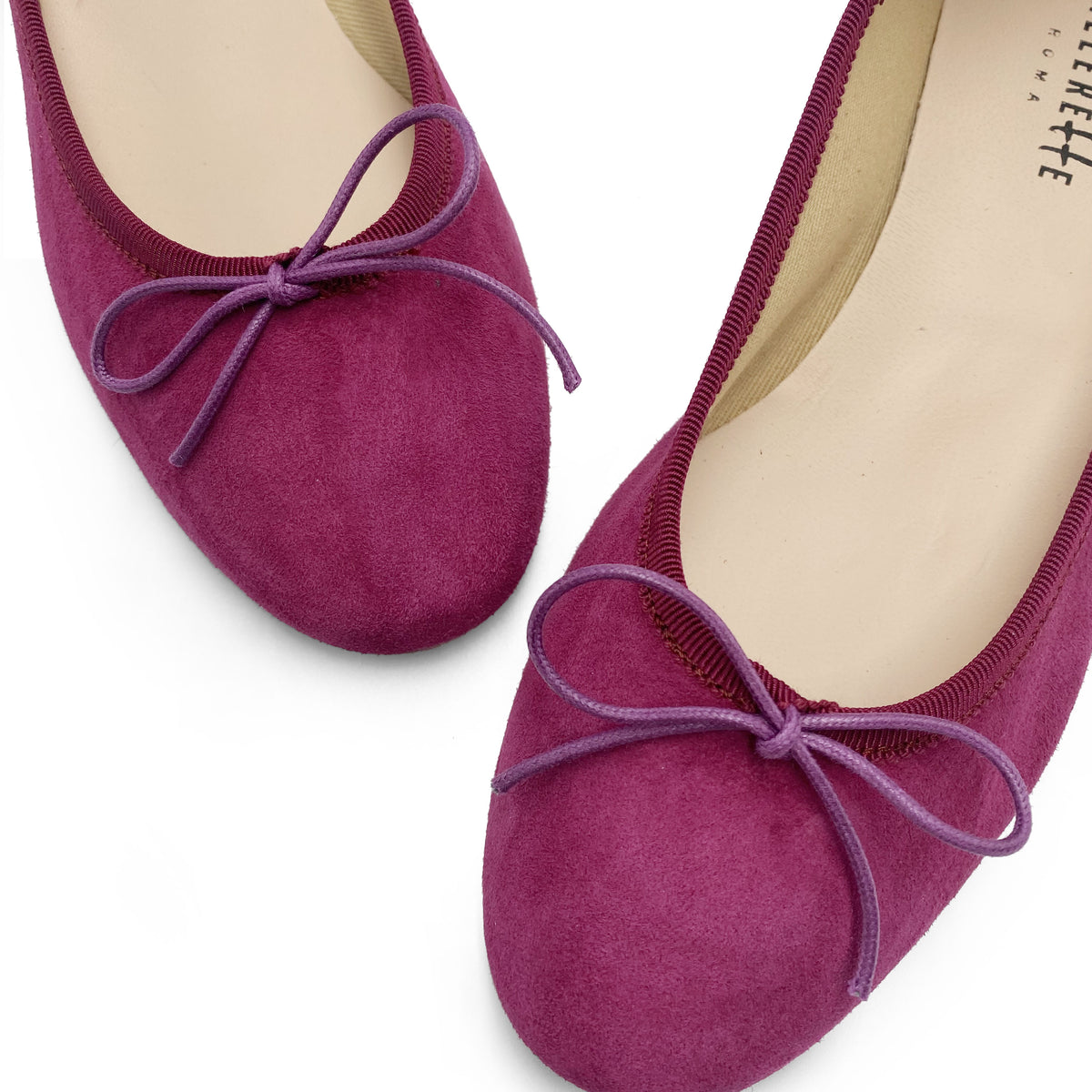 Ballerines en daim prune avec talon