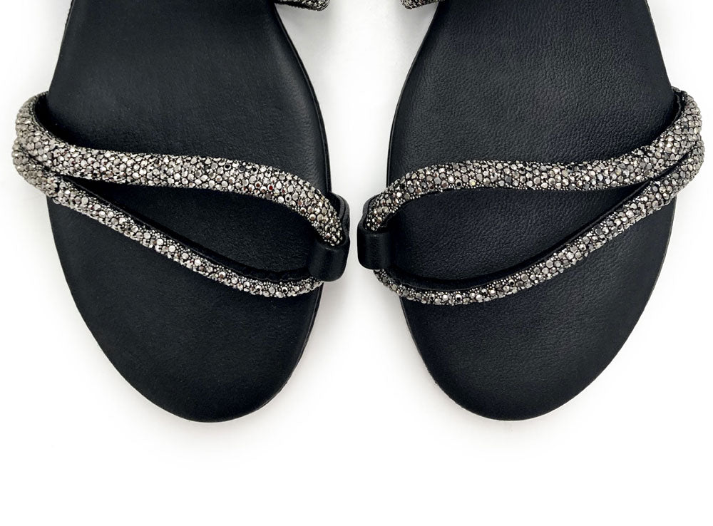 Abendsandalen mit Schmucksteinen aus silbernem Strass