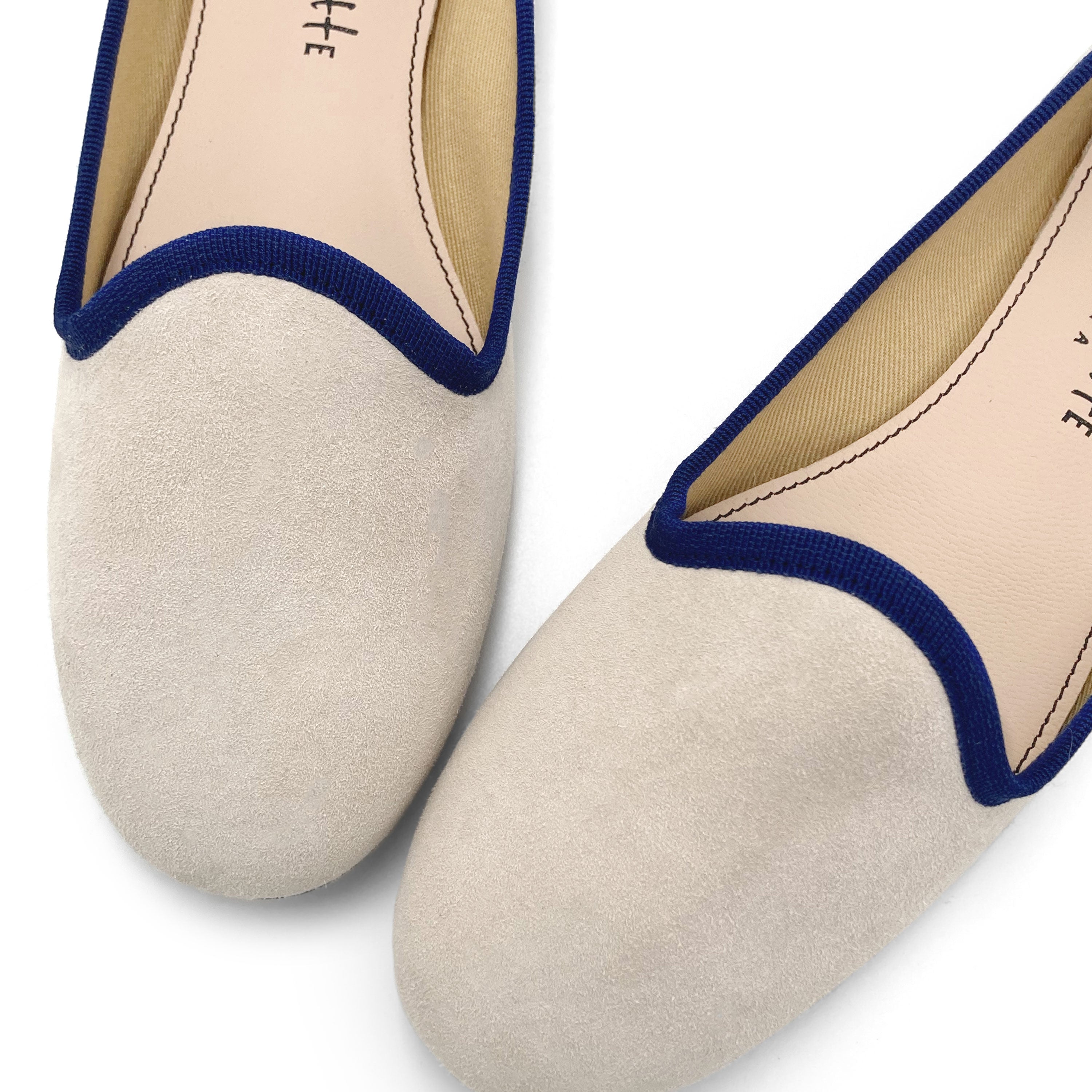 Slippers donna in camoscio beige e dettagli blu