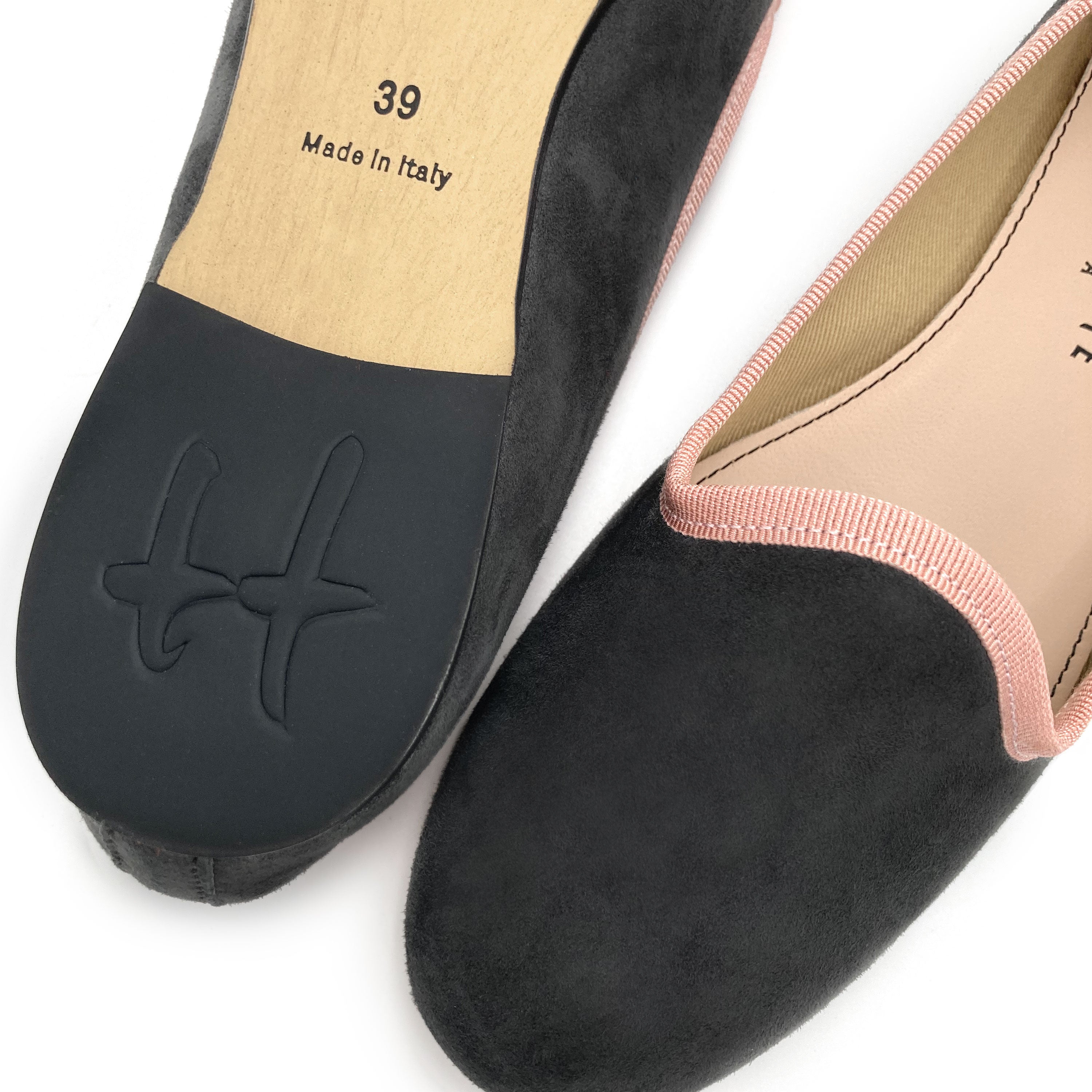 Slippers pour femme en daim gris fumé avec détails roses