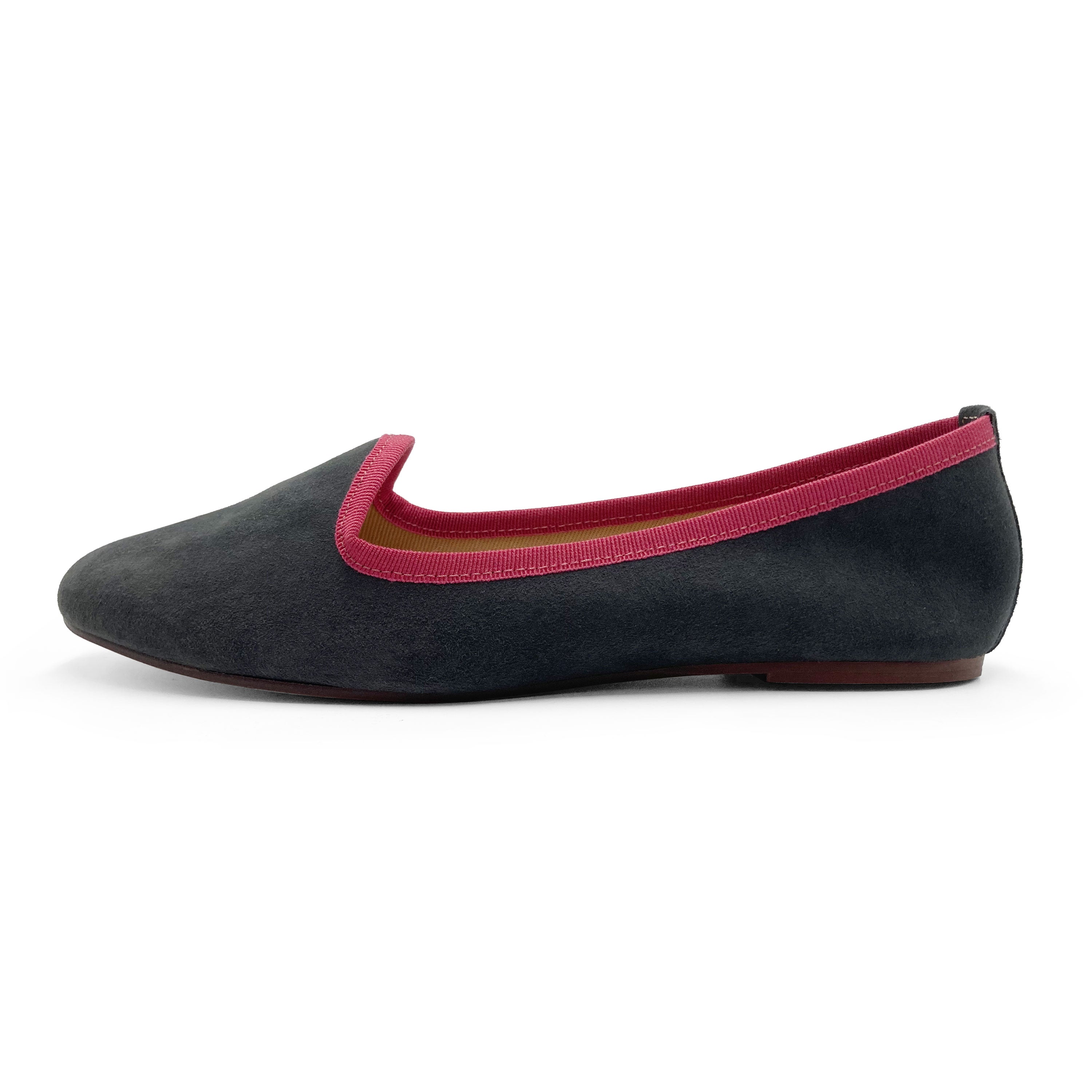 Slippers pour femmes en daim gris fumée et détails rose