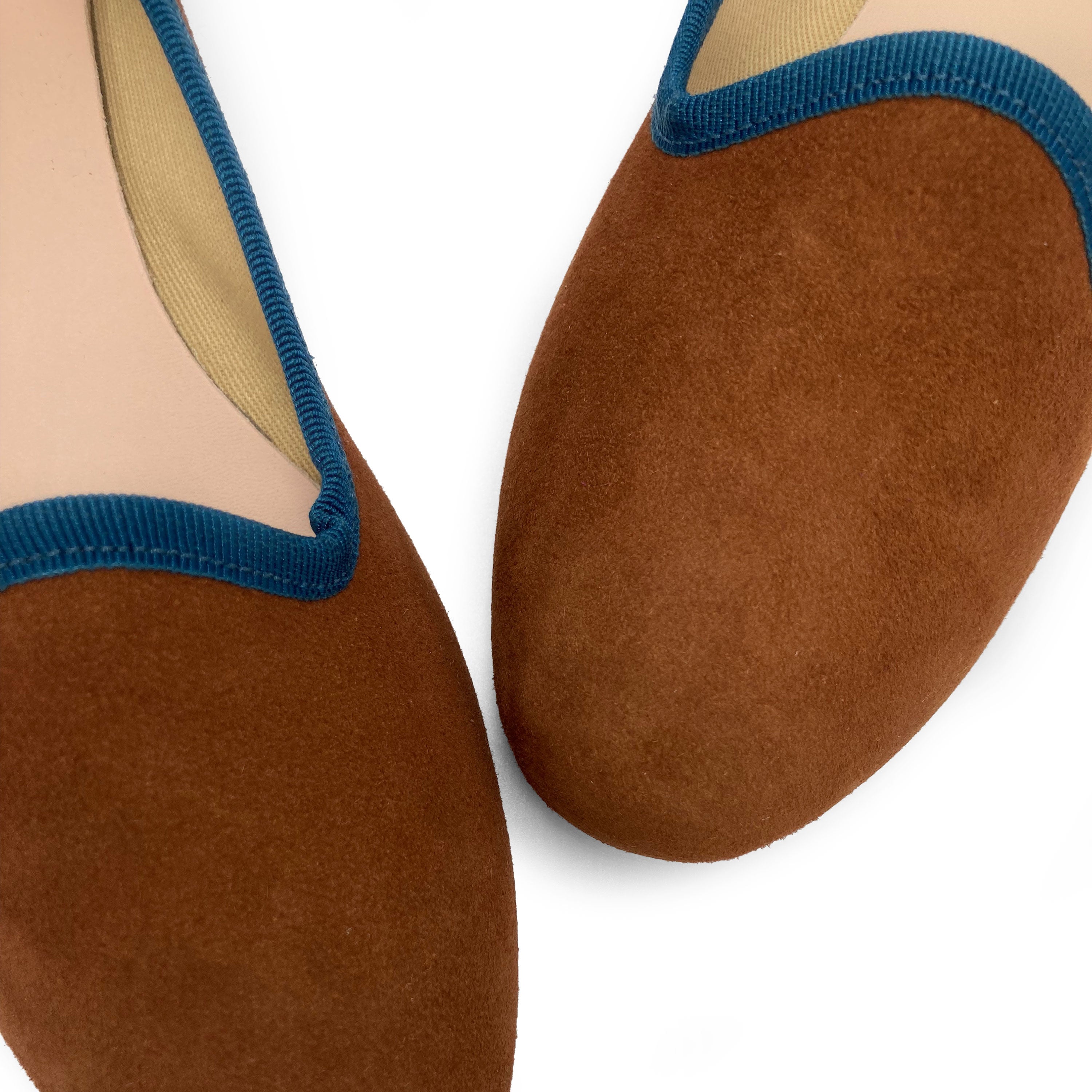 Slippers donna in camoscio marrone e dettagli blu
