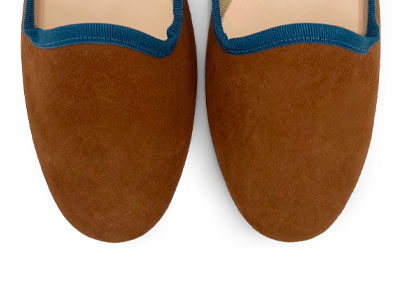 Slippers donna in camoscio marrone e dettagli blu