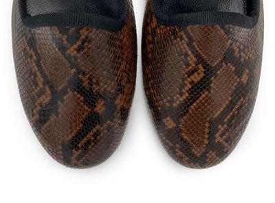 Slippers in pelle stampa animalier marrone