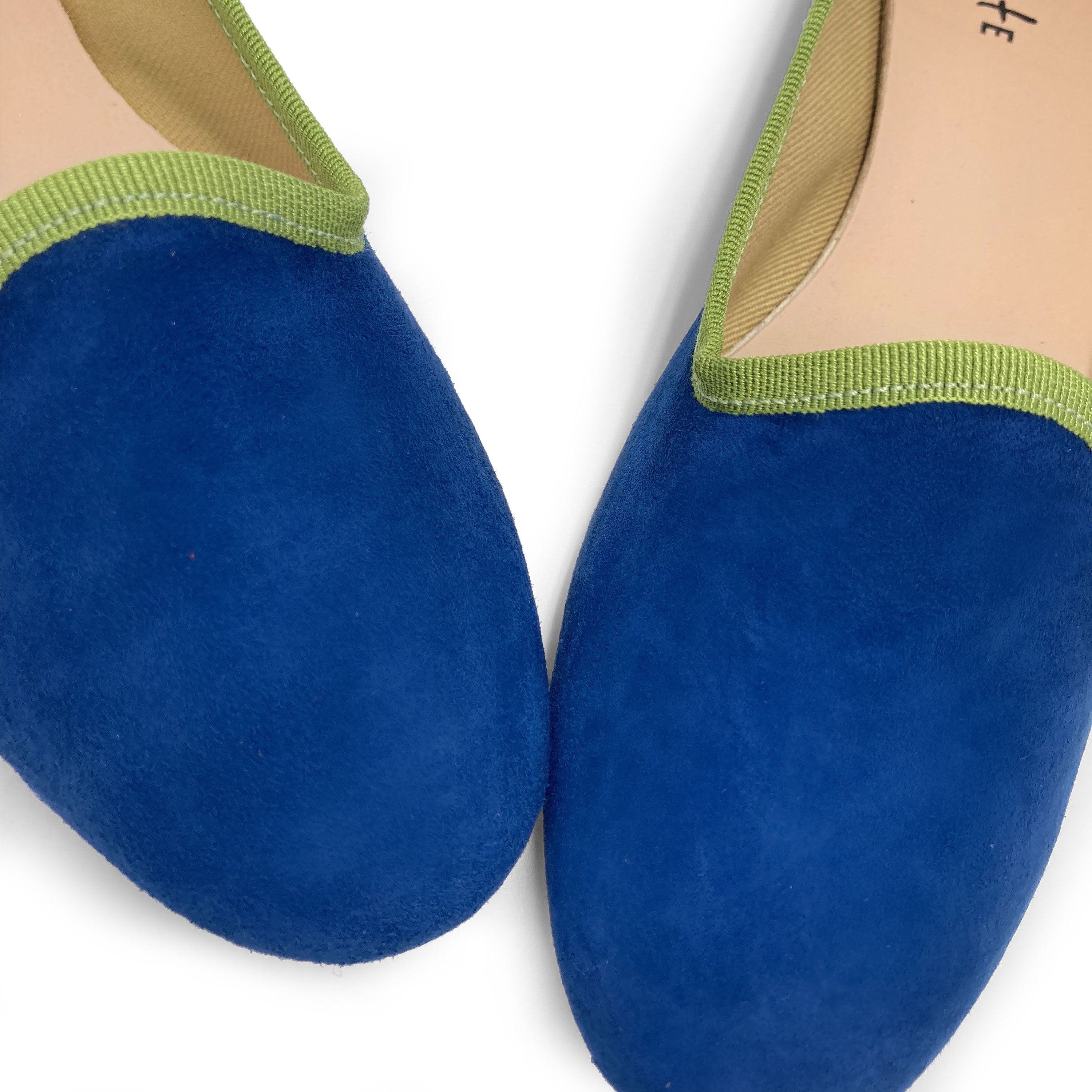 Slippers donna in camoscio blu e dettagli verdi