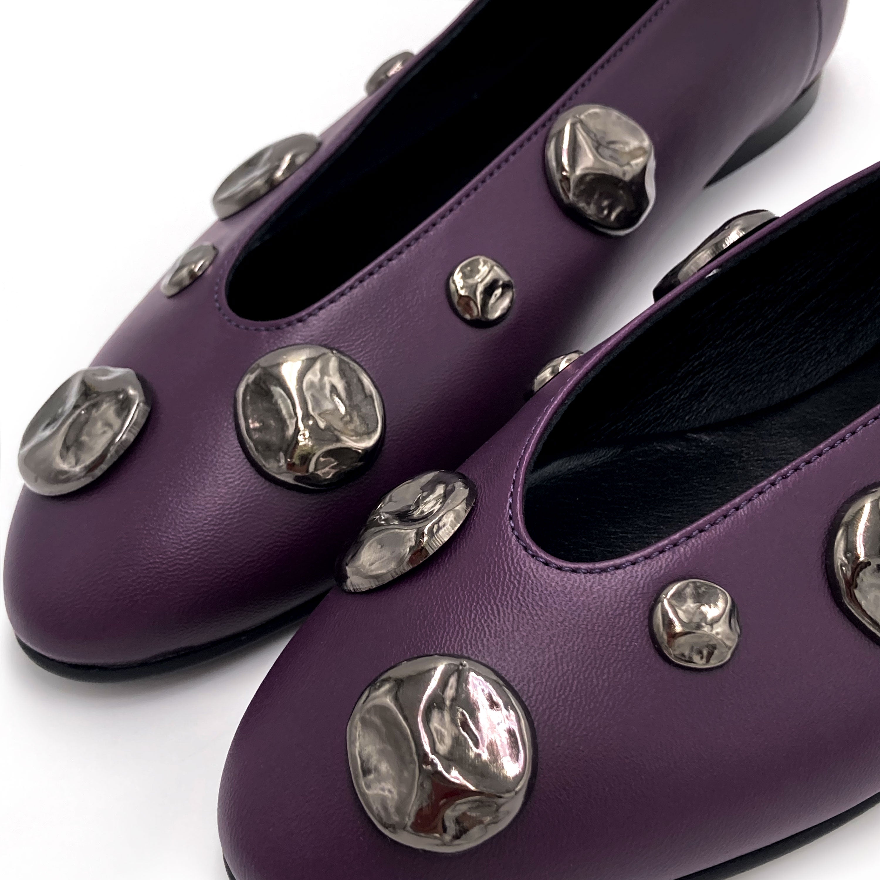 Plum purple leather ballet flats with V-cut and iron studs