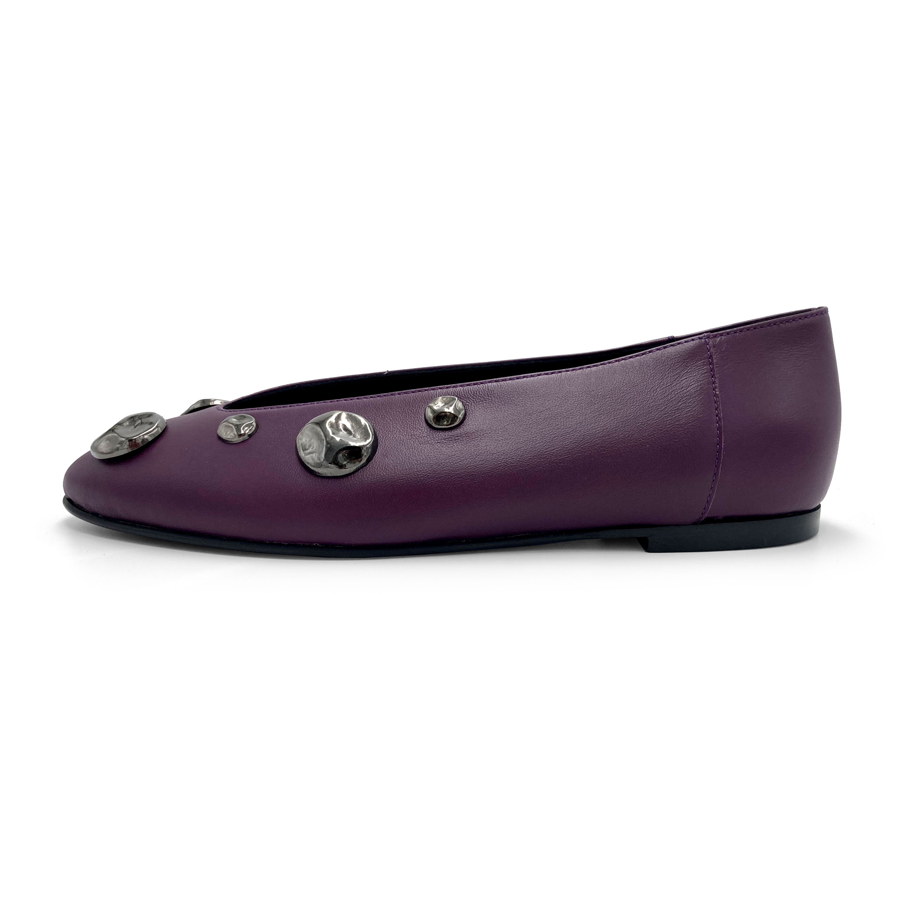 Plum purple leather ballet flats with V-cut and iron studs