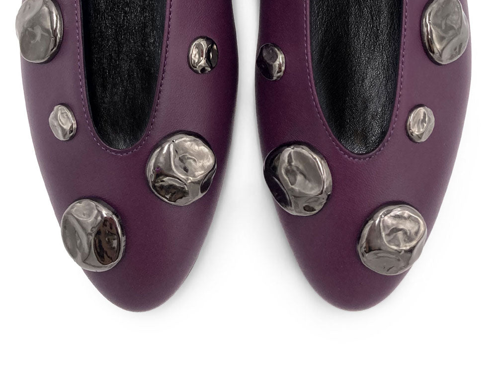 Plum purple leather ballet flats with V-cut and iron studs