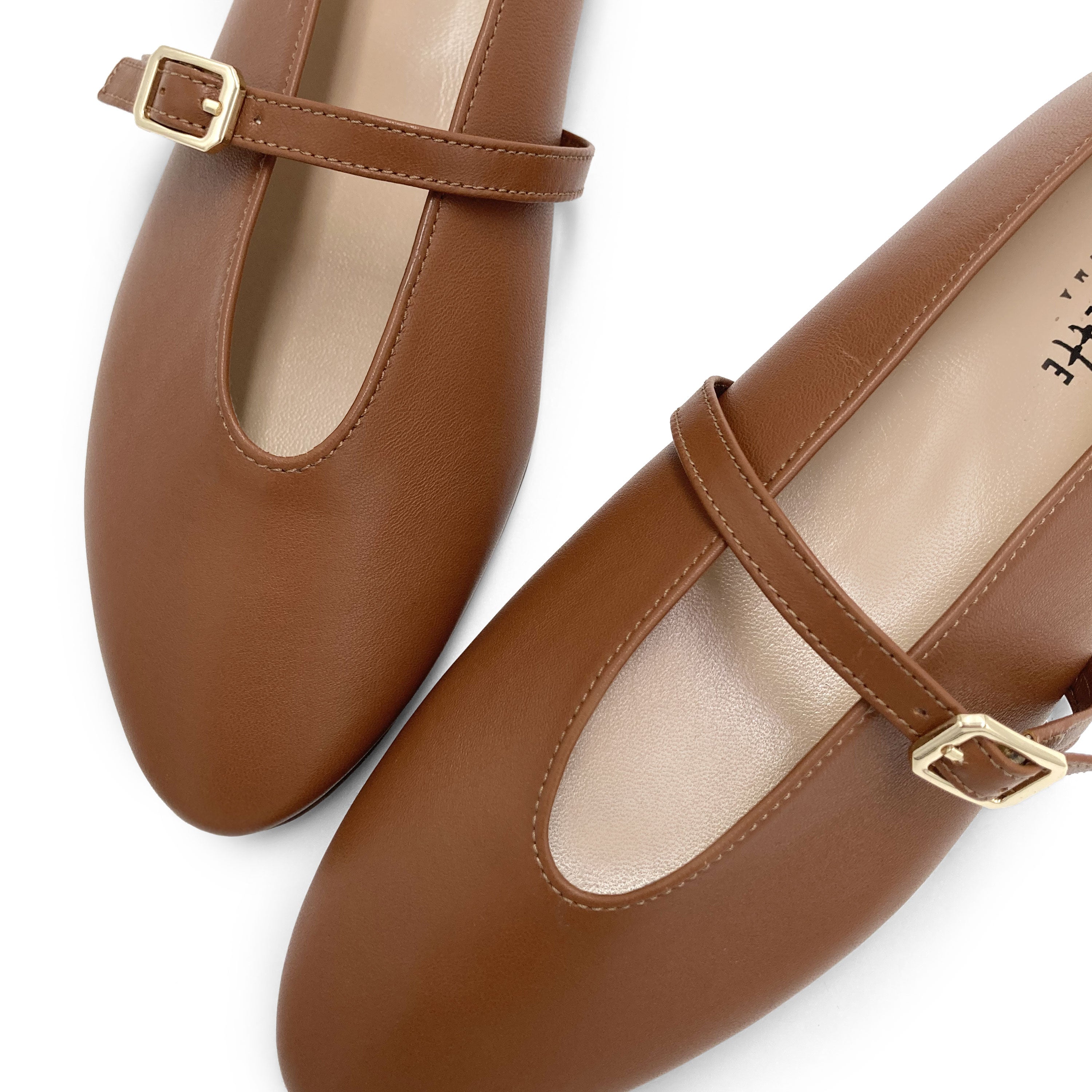 Brown leather ballet flats with V-cut and strap