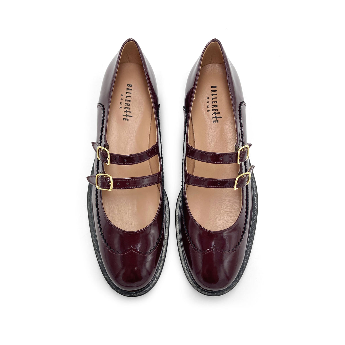 Wingtip-Brogue-Ballerinas aus bordeauxrotem Leder mit doppeltem Riemen