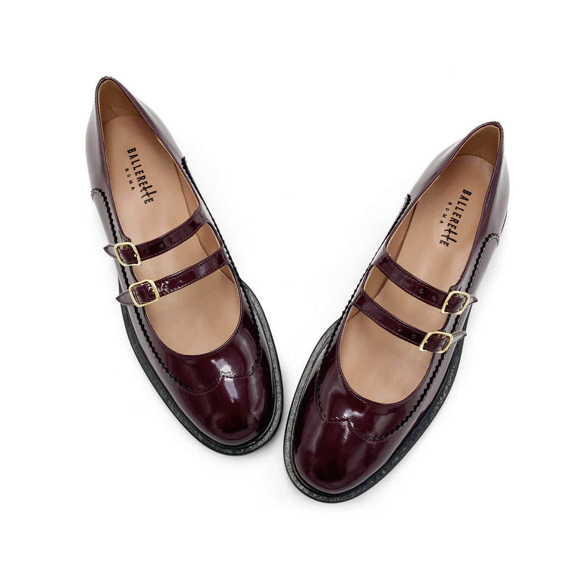 Wingtip-Brogue-Ballerinas aus bordeauxrotem Leder mit doppeltem Riemen